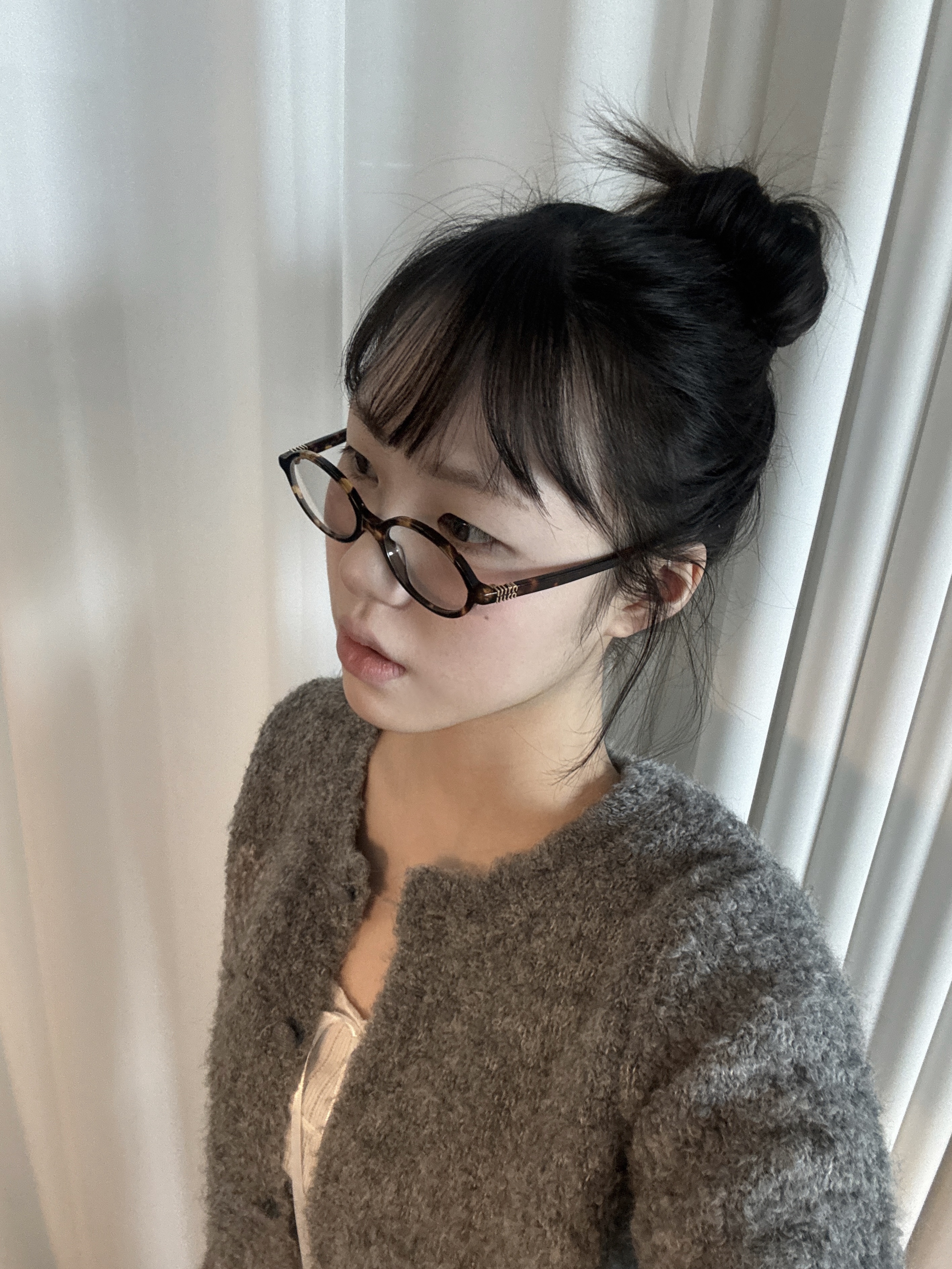 (W) Miu Miu Regard Sunglasses Blue Lenses Honey Tortoiseshell Acetate Standard fit 착용 스타일 - 2