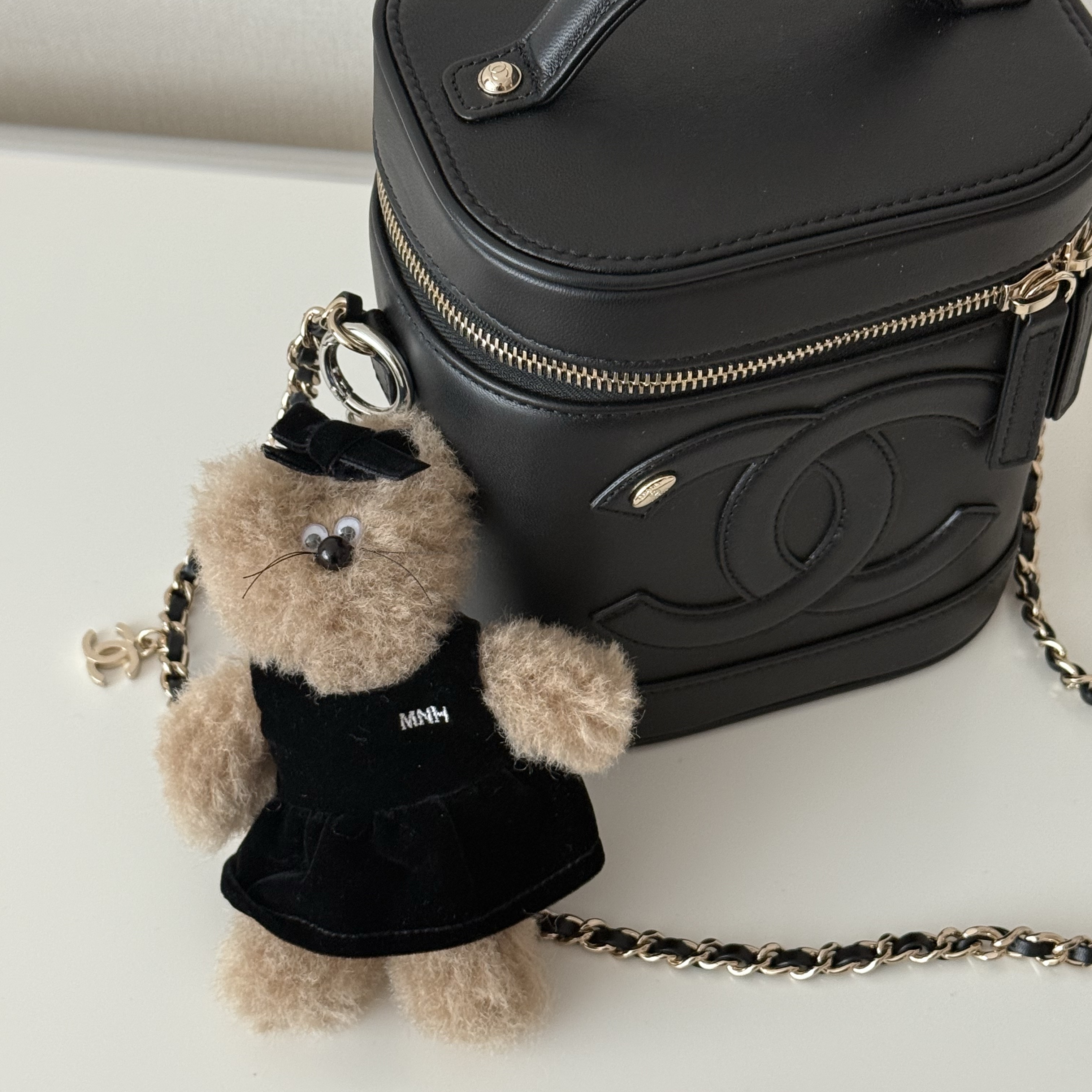 Monamhee M.N.H Friends Bebe Keyring 착용 스타일