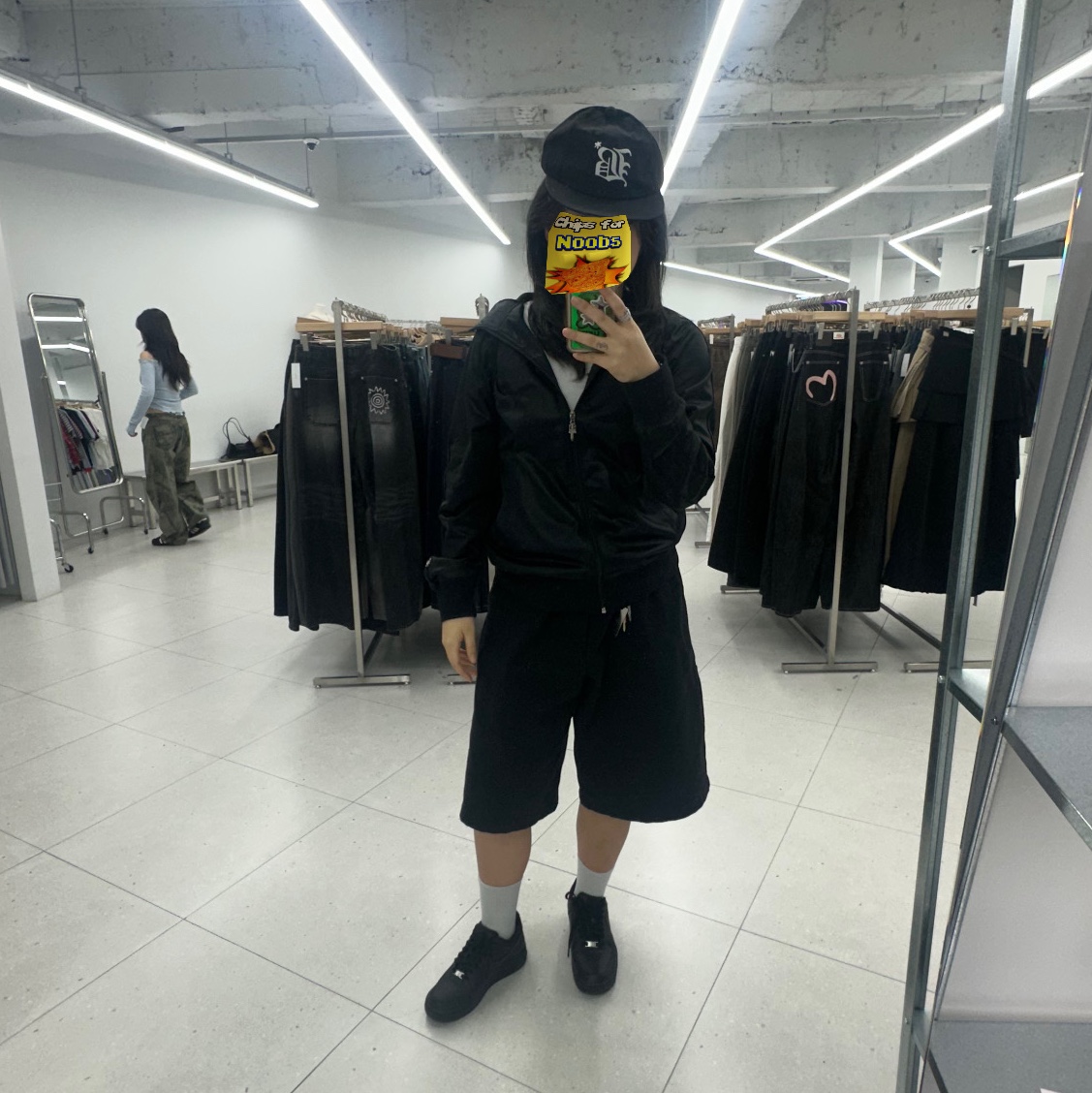 Nike Air Force 1 '07 Low Triple Black 착용 스타일 - 2