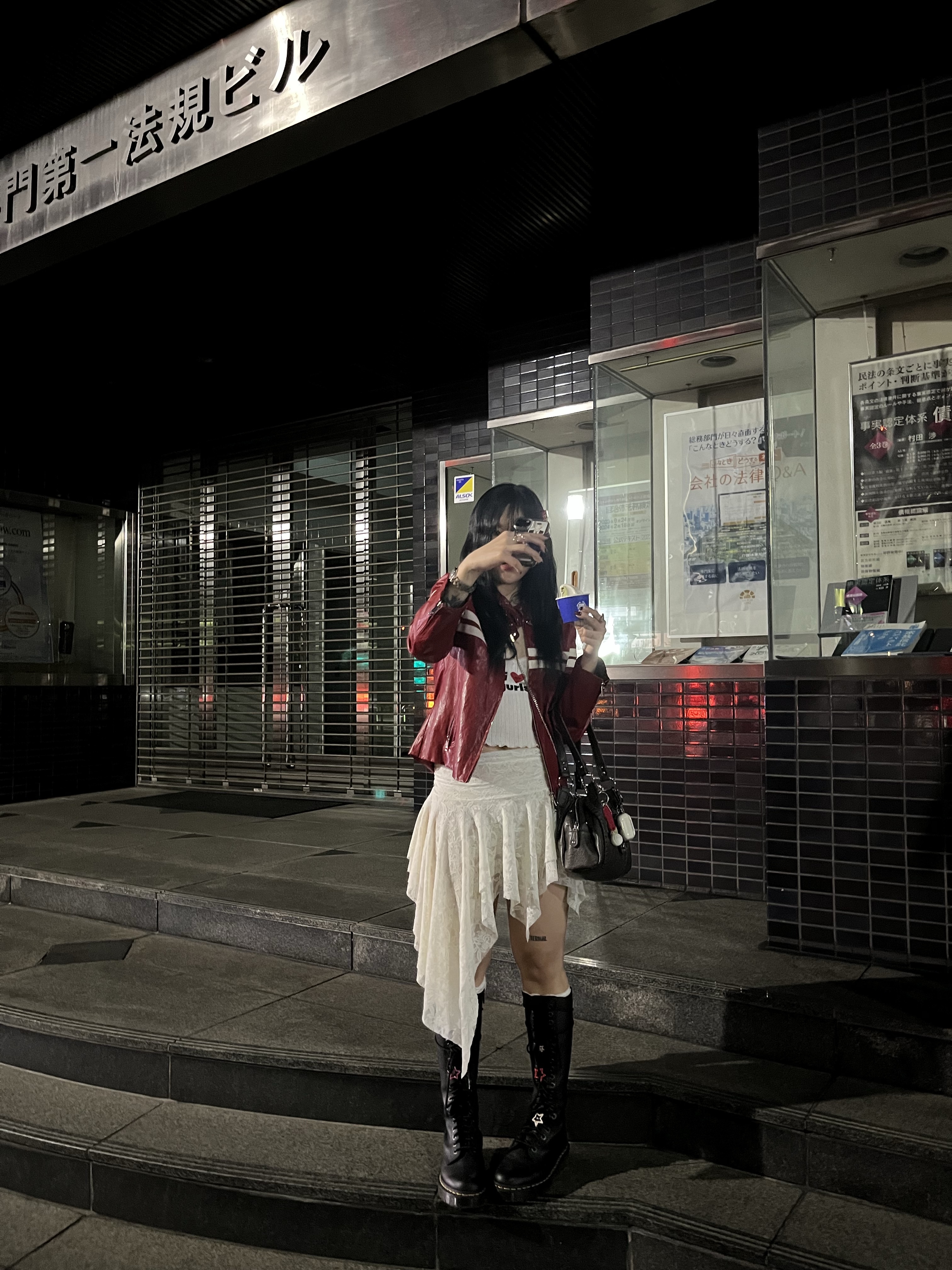 (W) Miu Miu Patent Leather Hair Clip Red, (W) Dr. Martens 1B60 Bex Boots Black 착용 스타일 - 2