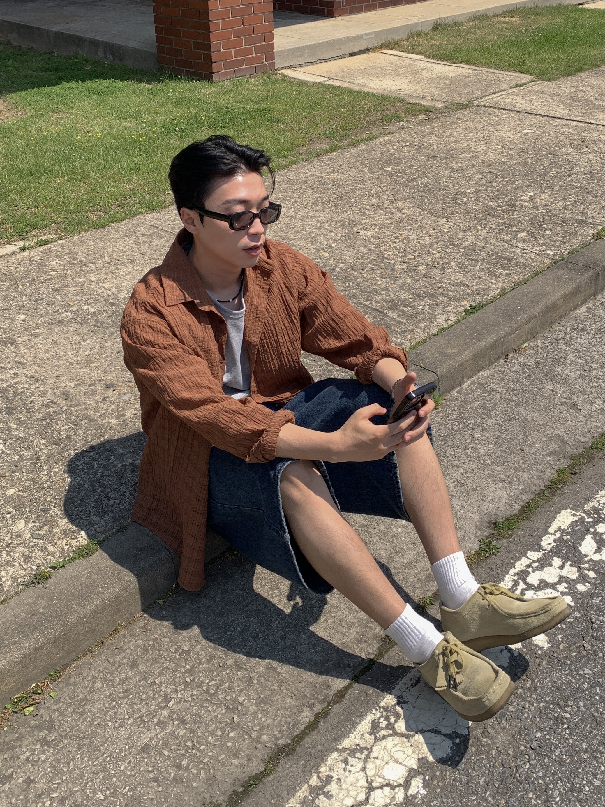 Clarks Wallabee Maple Suede 착용 스타일 - 1
