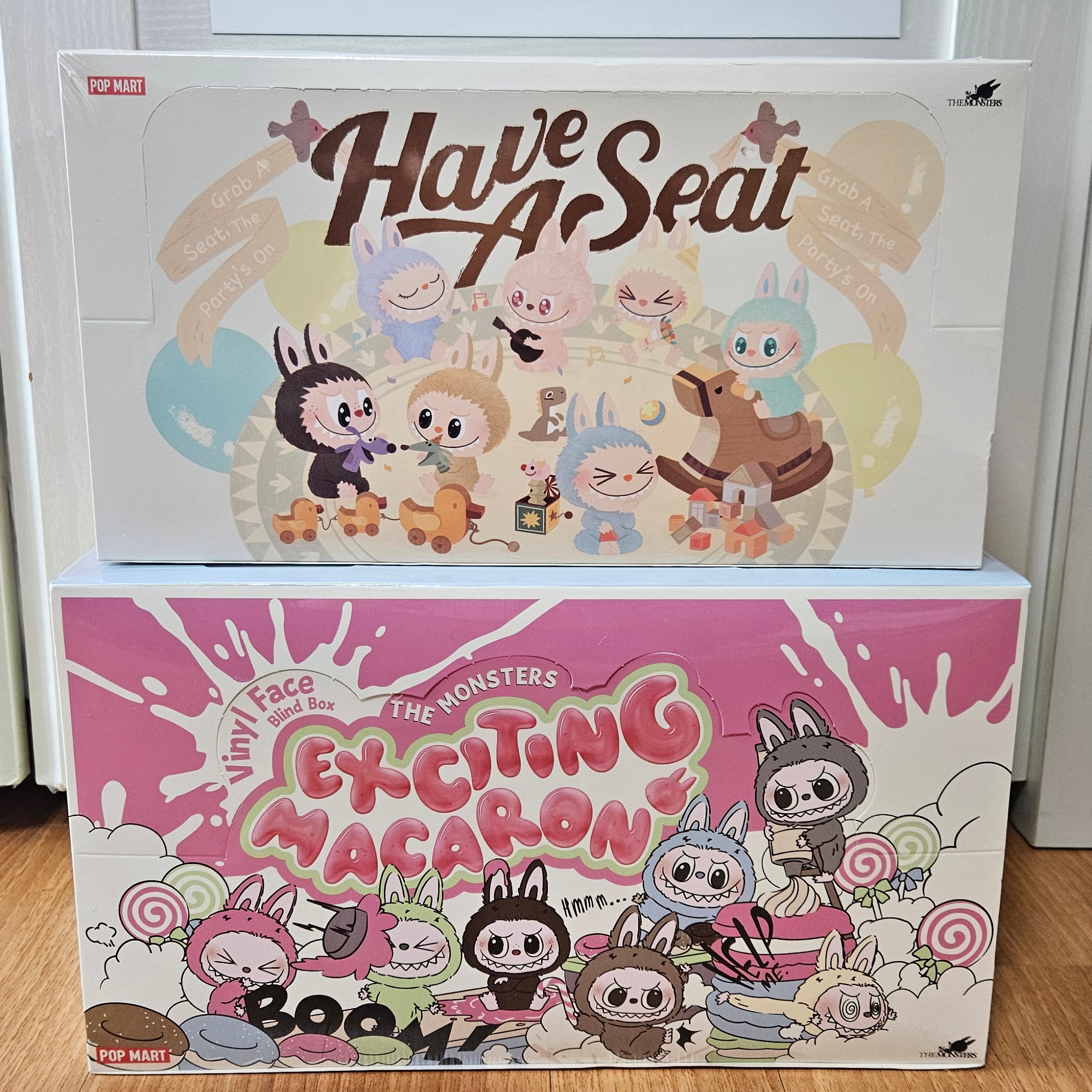 Pop Mart Labubu Let's Play Together Doll Series Sealed Case (6 Blind Boxes), Pop Mart The Monsters Labubu Tasty Macarons Series Sealed Case (6 Blind Boxes) 착용 스타일 - 2