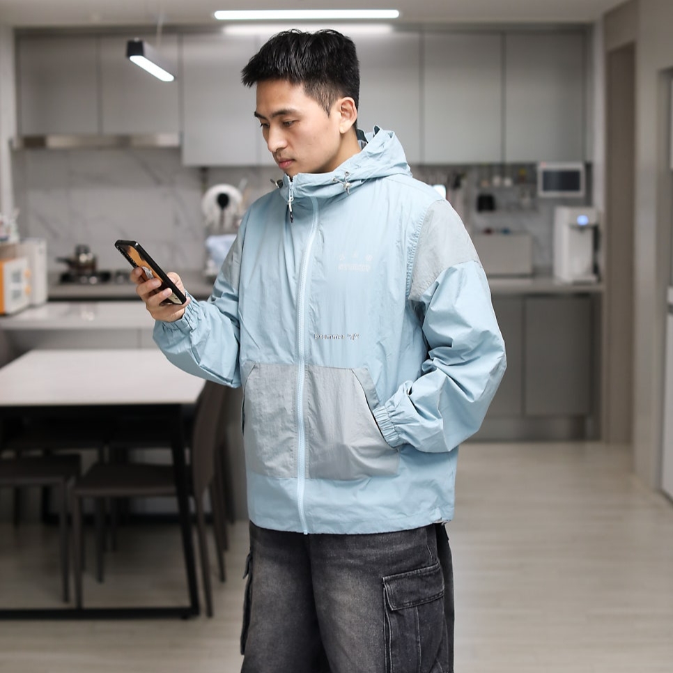 IAB Studio Wind Jacket Pack Black Silver, IAB Studio T-Shirt White Gray 착용 스타일 - 4
