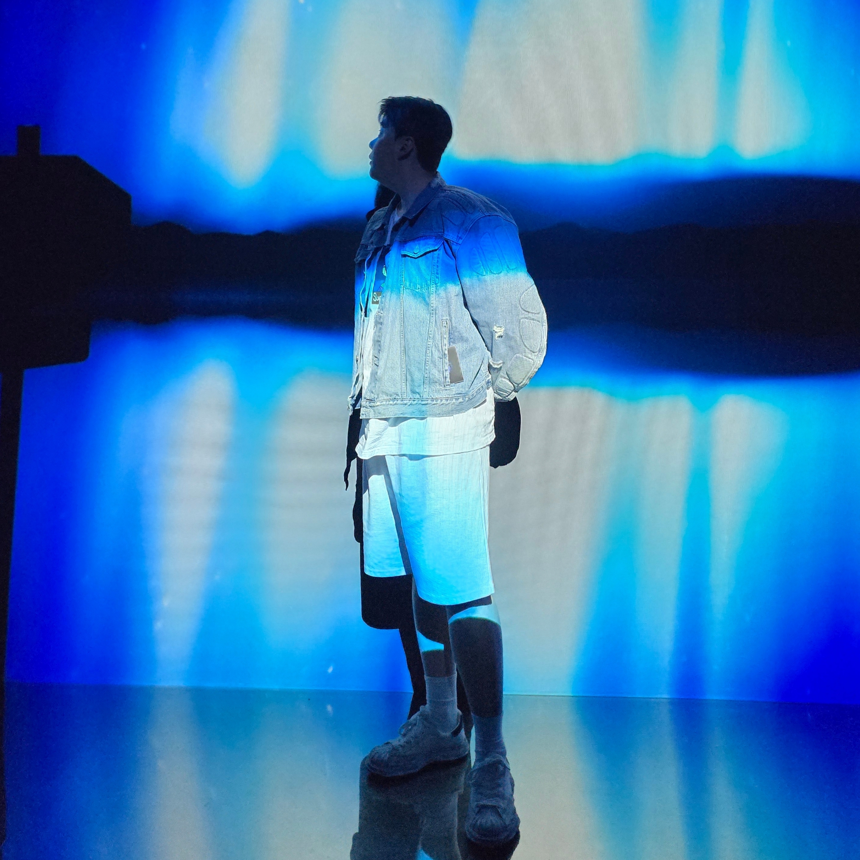 Yeezy Gap Engineered By Balenciaga Padded Denim Jacket Blue, Maison Mihara Yasuhiro Blakey OG Sole Canvas Low-top Sneakers White 착용 스타일