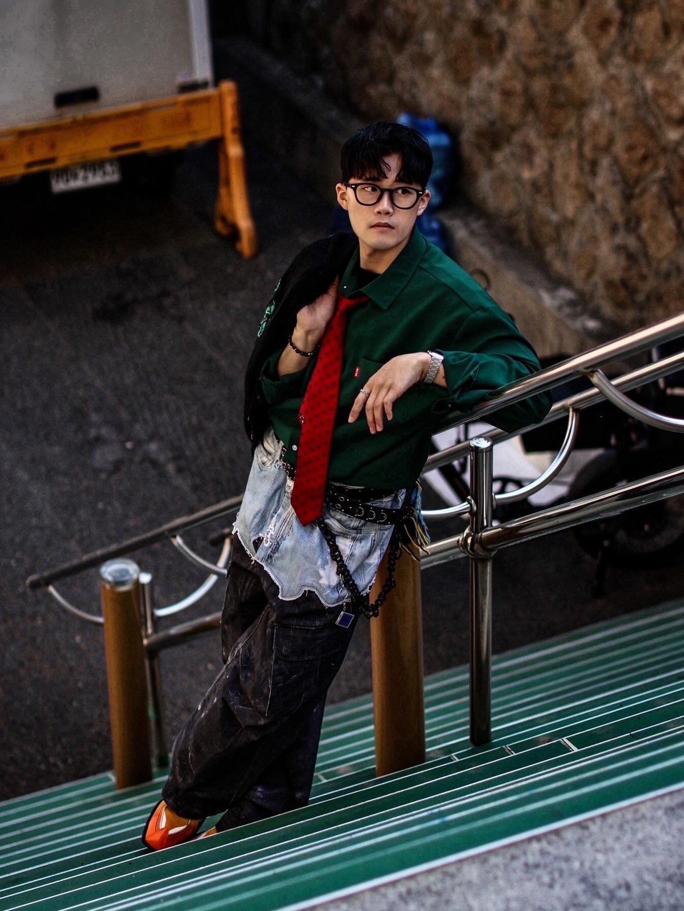 [KREAM 단독] ADSB Andersson Bell Macaron Intarsia Cardigan Black, Nike x Martine Rose Shox MR4 Safety Orange 착용 스타일 - 4