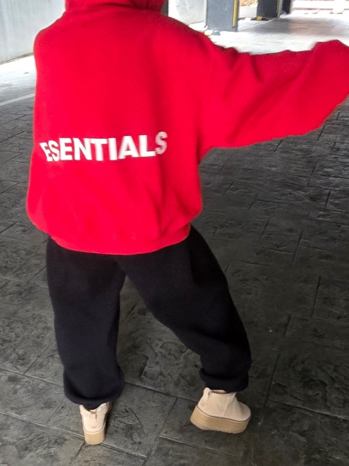 Undermycar Mu.03 Anti Fxxking Logo Play Oversized Sweat Jogger Black 착용 스타일 - 3