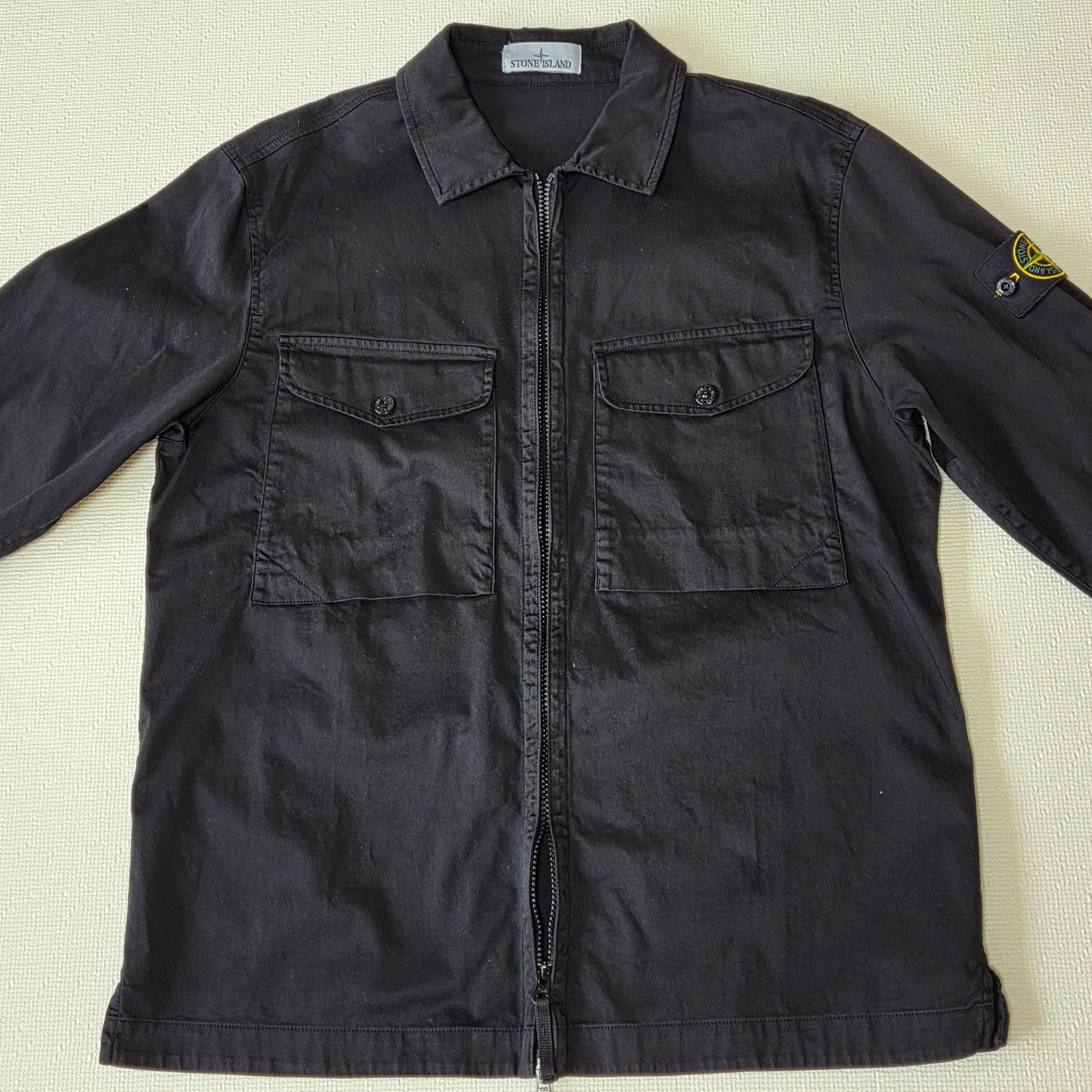 Stone Island 1200128 Organic Stretch Cotton Satin Overshirt Black - 25SS 착용 스타일 - 1