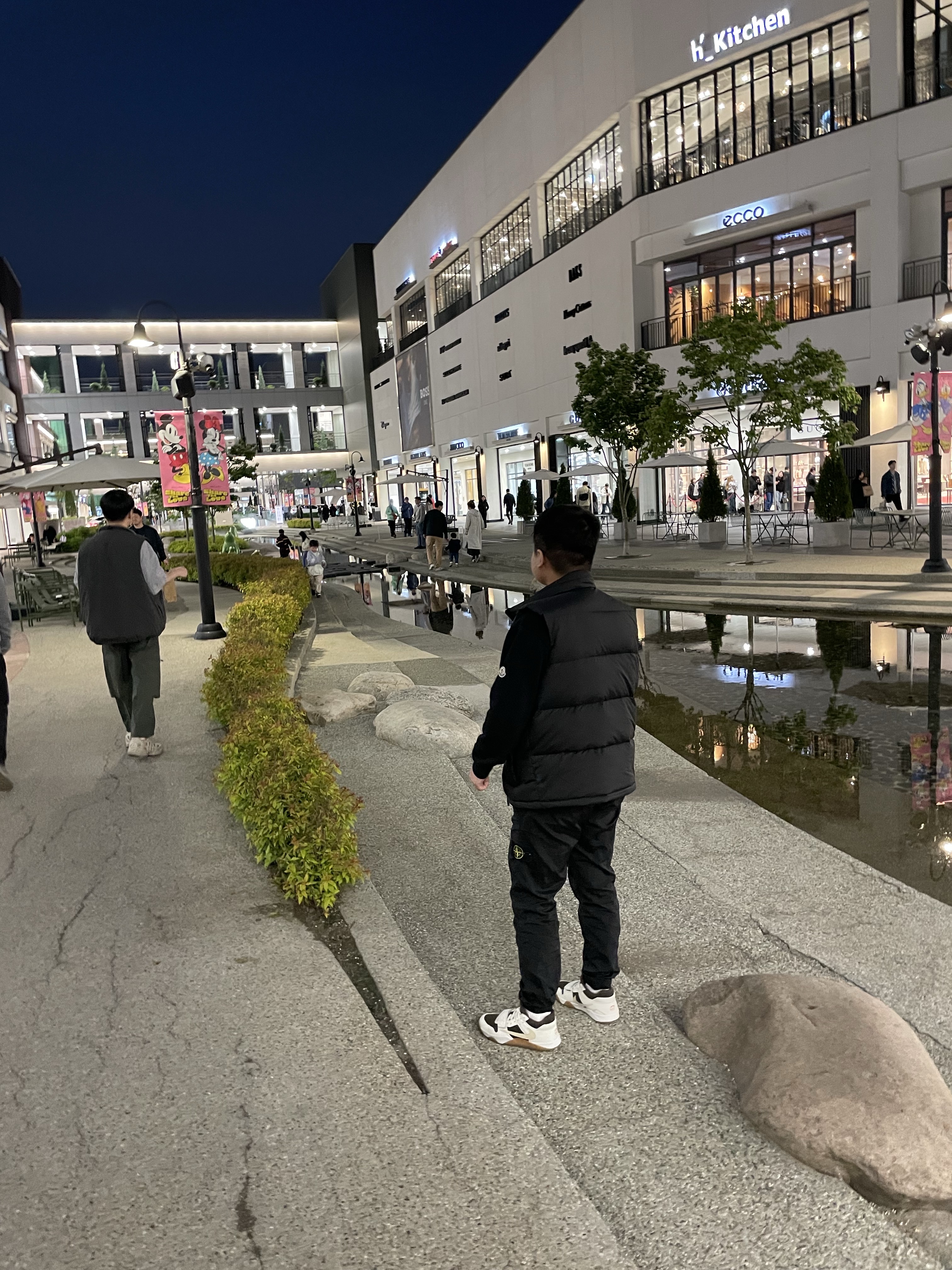 Stone Island 31019 Nylon Metal in Econyl Regenerated Nylon Pants Black - 23SS, Jordan x Travis Scott Jumpman Jack TR Sail and Dark Mocha 착용 스타일