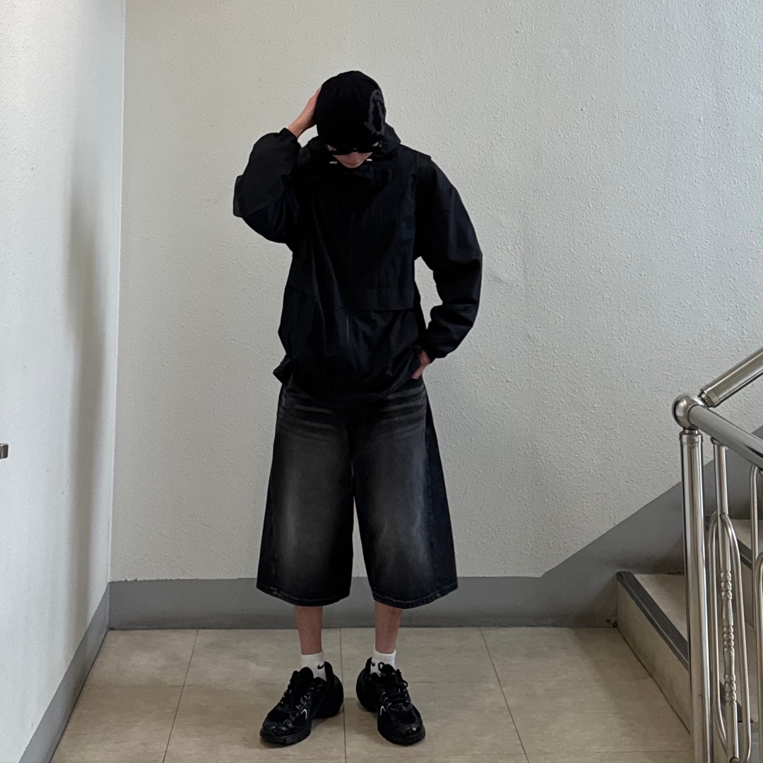 Givenchy TK-MX Runner Sneakers in Mesh Black 착용 스타일 - 2