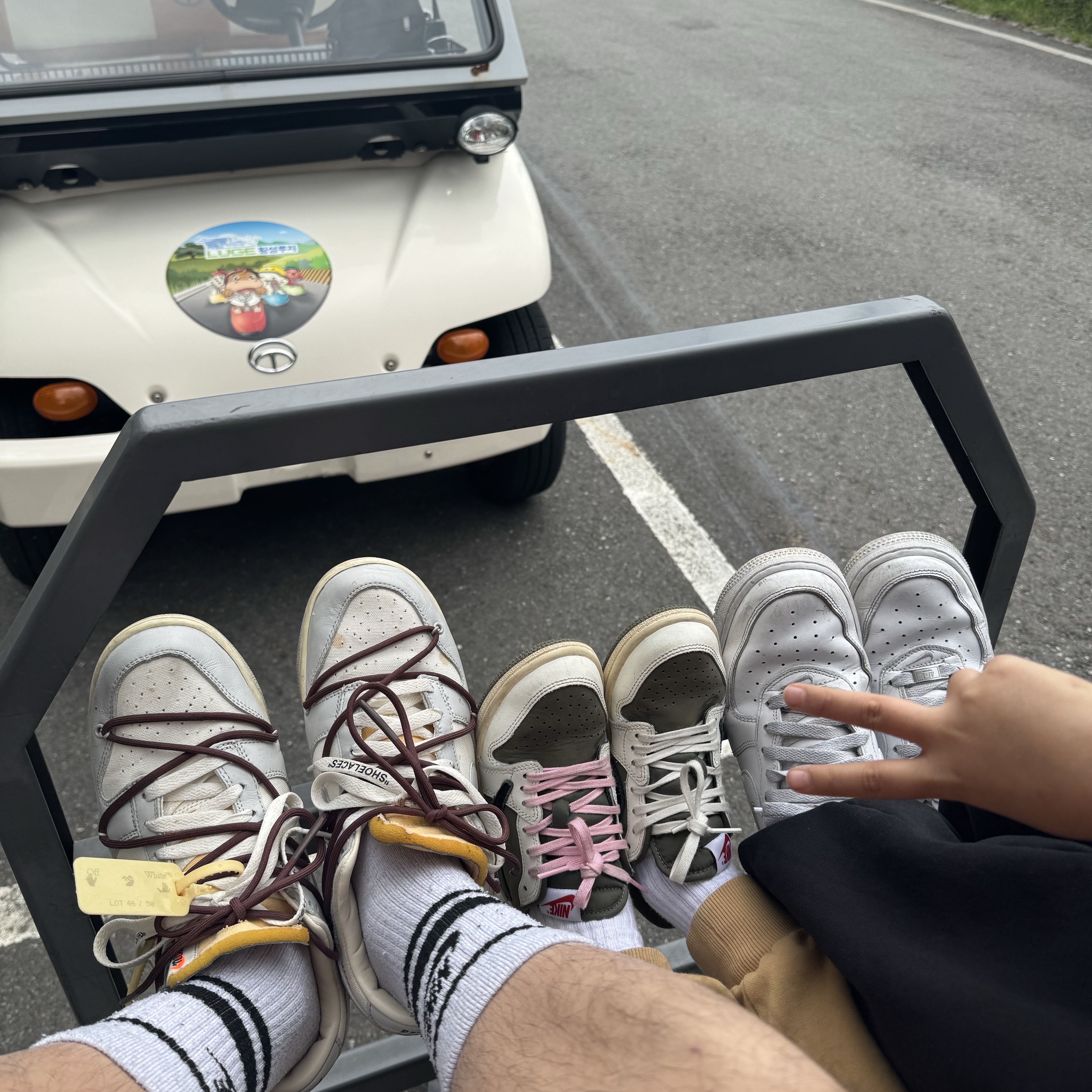 (PS) Jordan 1 x Travis Scott Retro Low OG SP Reverse Olive, Nike x Supreme Air Force 1 Low White 착용 스타일
