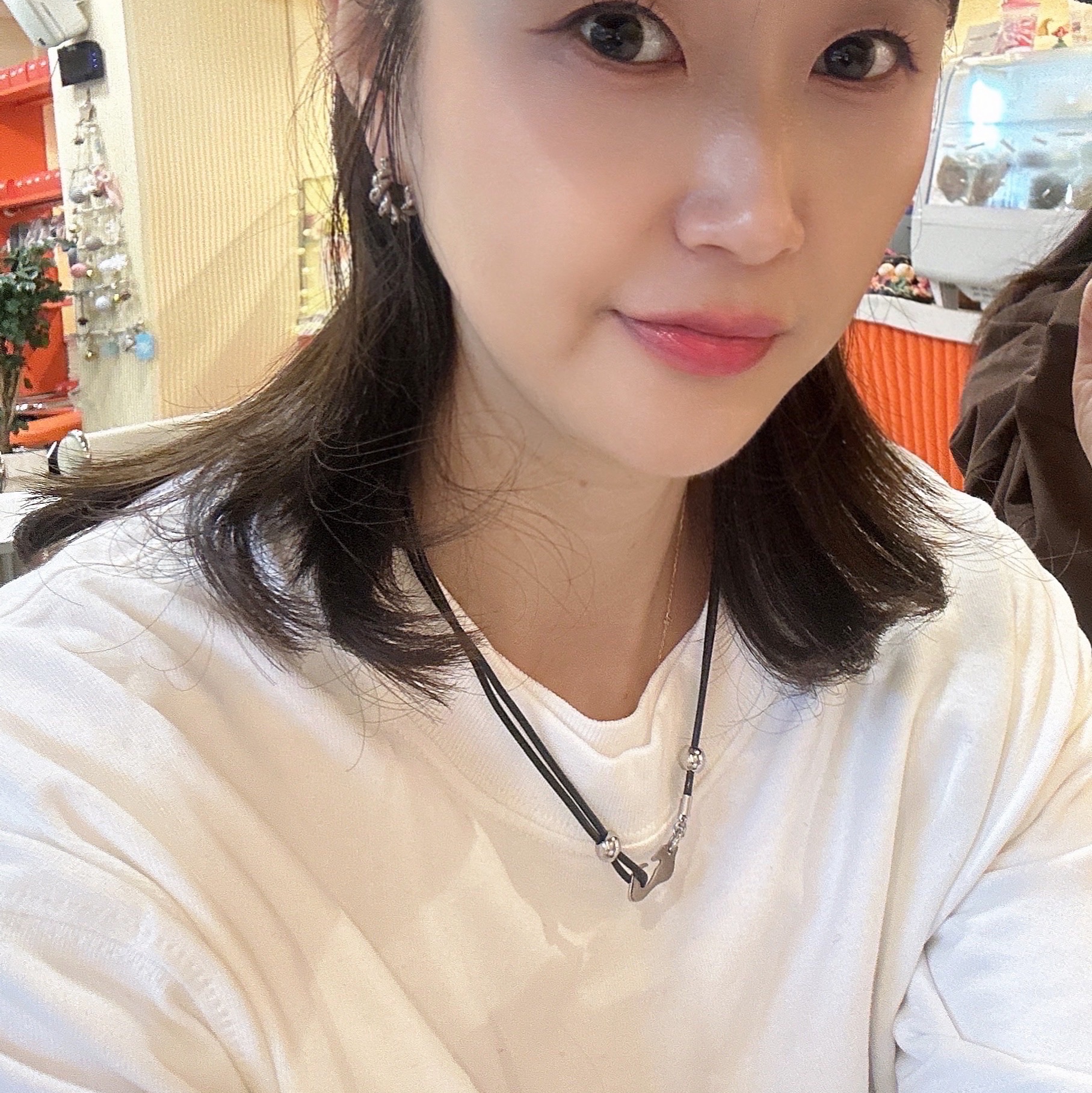 Nike NSW Authorized Personnel T-Shirt White - Asia, Sentiments No.350 Necklace Silver 착용 스타일