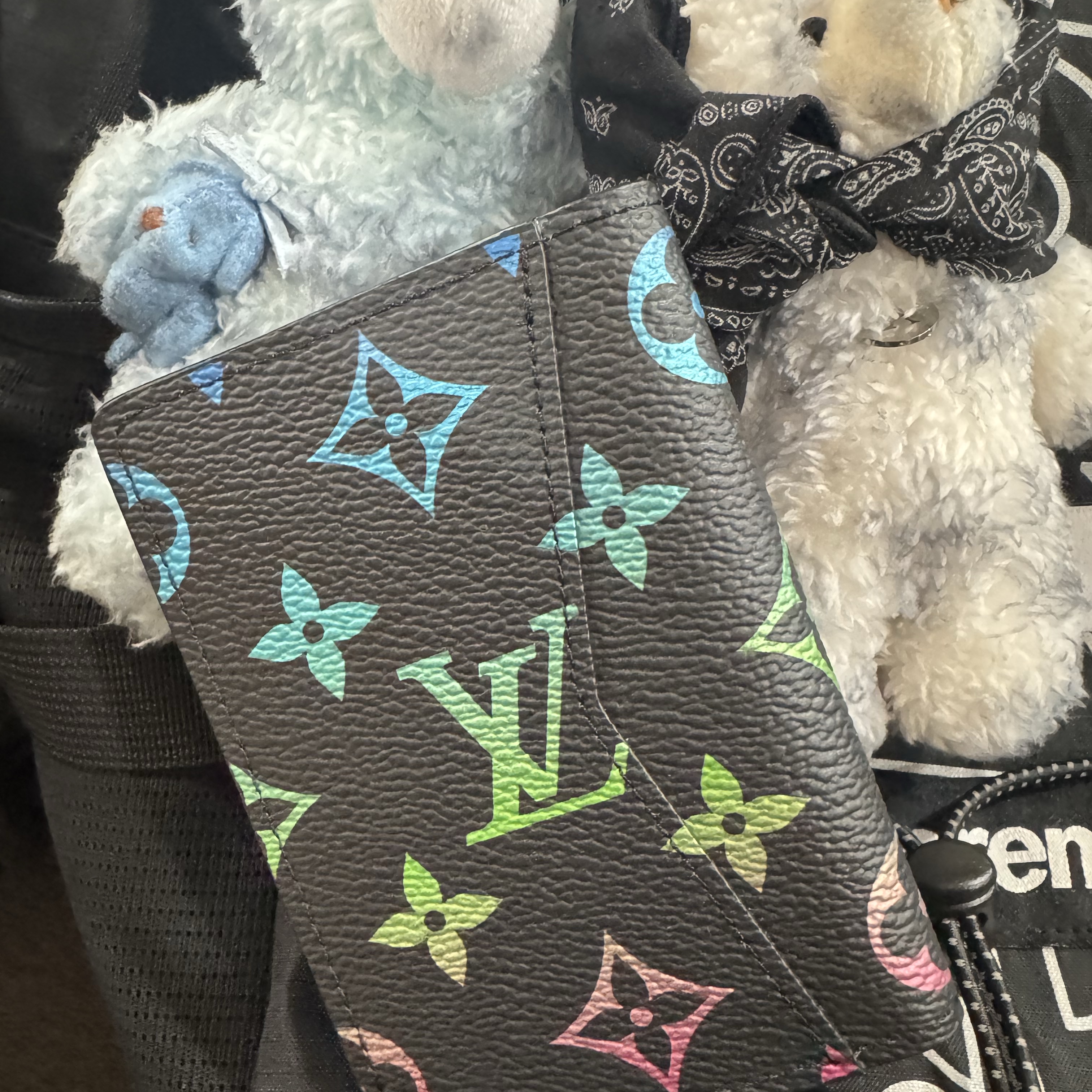 Louis Vuitton Pocket Organizer Gradient Black 착용 스타일 - 2