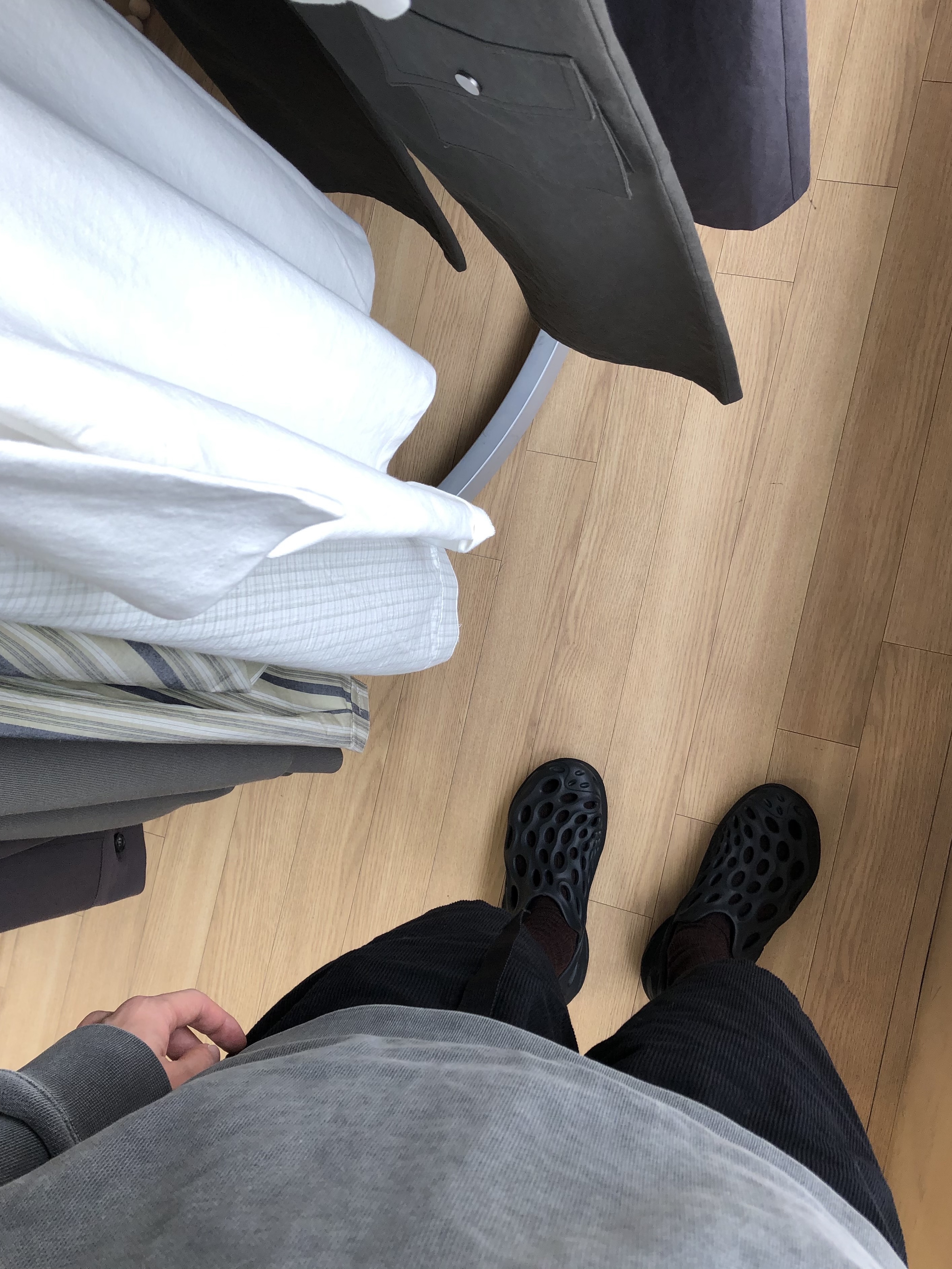 [1TRL] Merrell Hydro Next Gen Moc SE Triple Black - 25SS 착용 스타일 - 2