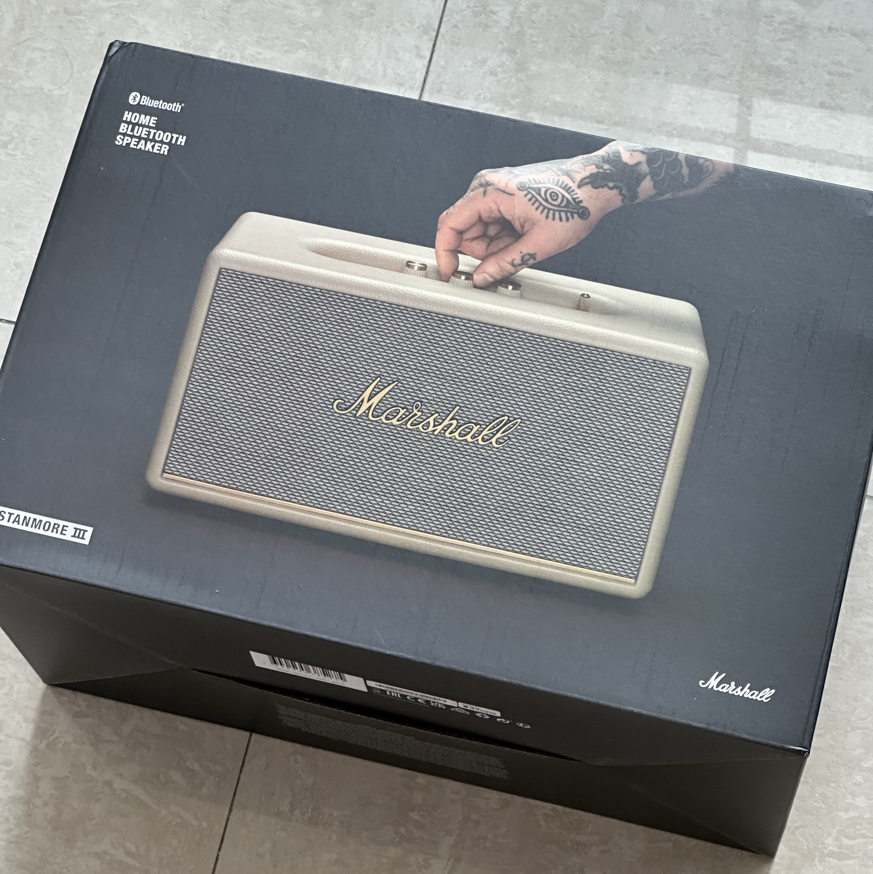 Marshall Stanmore III Bluetooth Cream (Korean Ver.) 착용 스타일 - 2