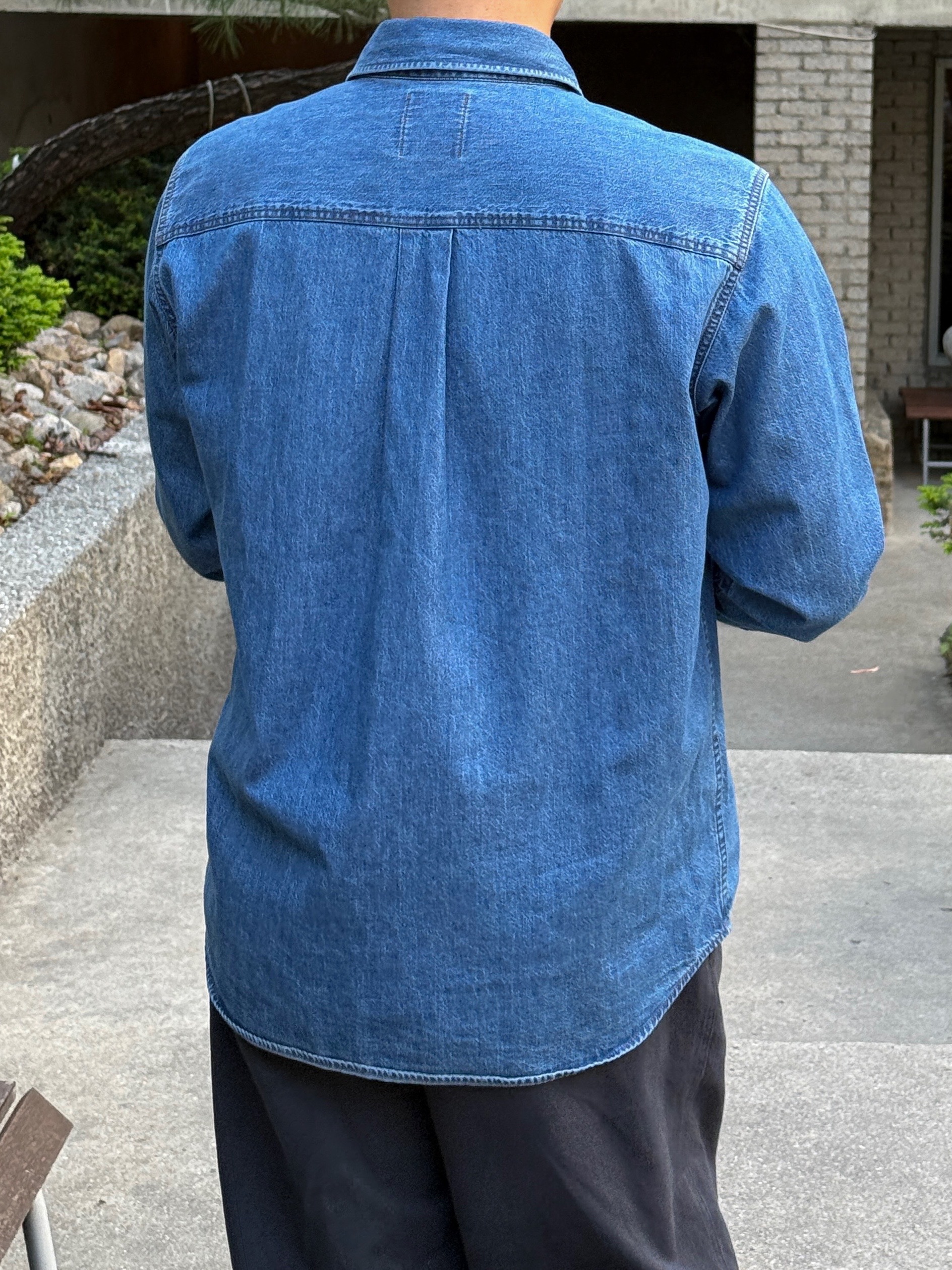 On Running x Post Archive Faction (Paf) Cloudventure Peak Ice Moon, Uniqlo x JW Anderson Denim Shirt Blue - KR 착용 스타일 - 6