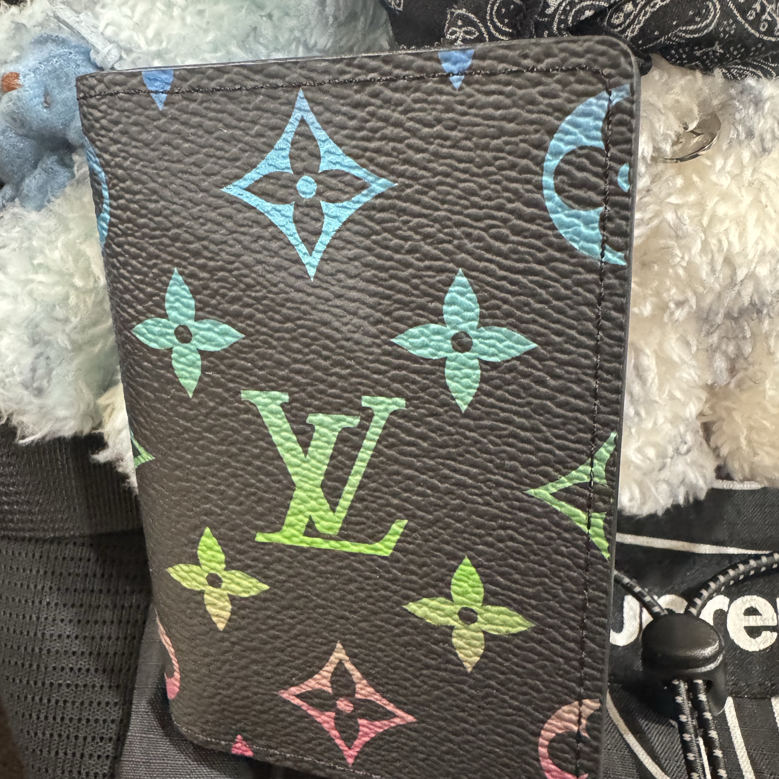 Louis Vuitton Pocket Organizer Gradient Black 착용 스타일 - 1