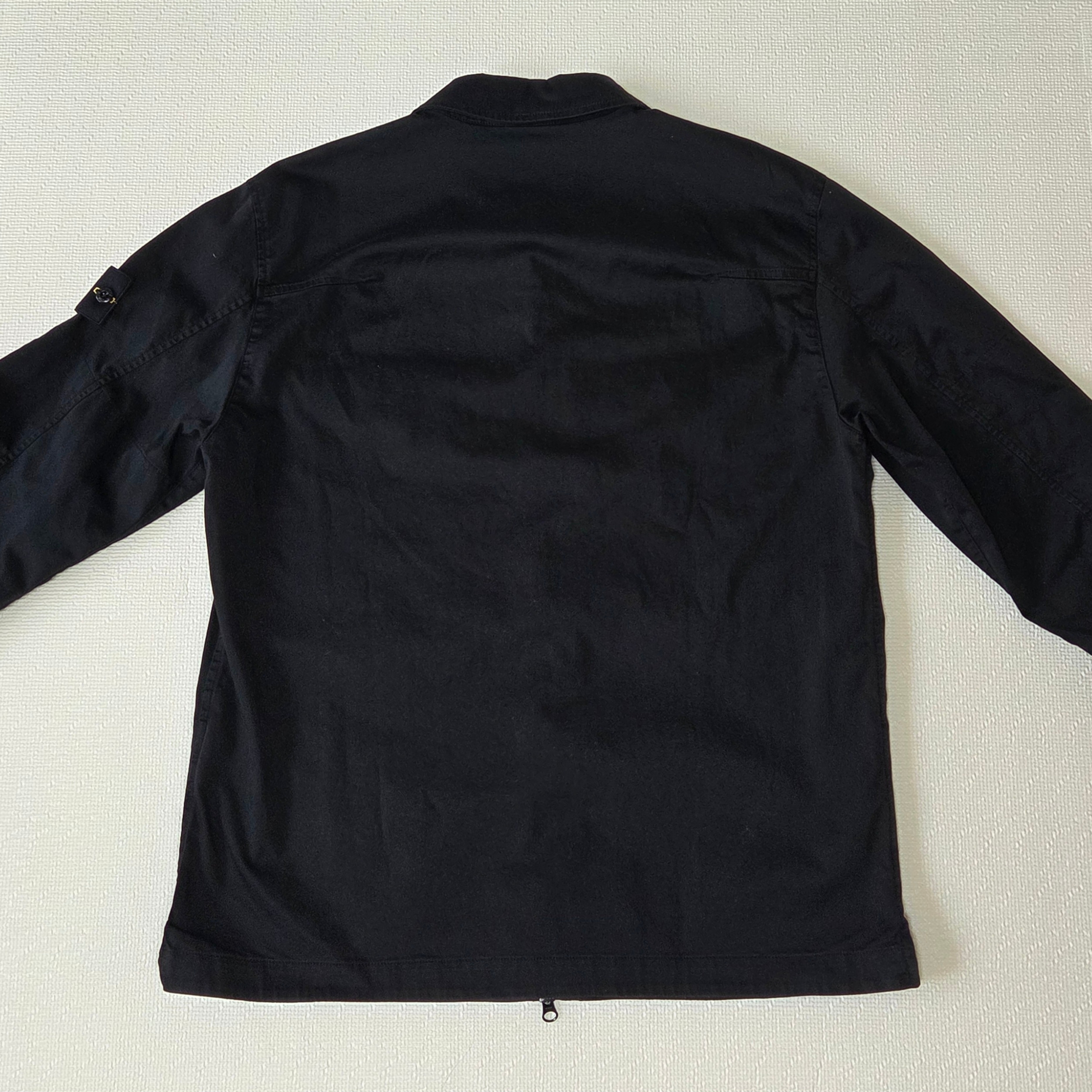 Stone Island 1200128 Organic Stretch Cotton Satin Overshirt Black - 25SS 착용 스타일 - 2