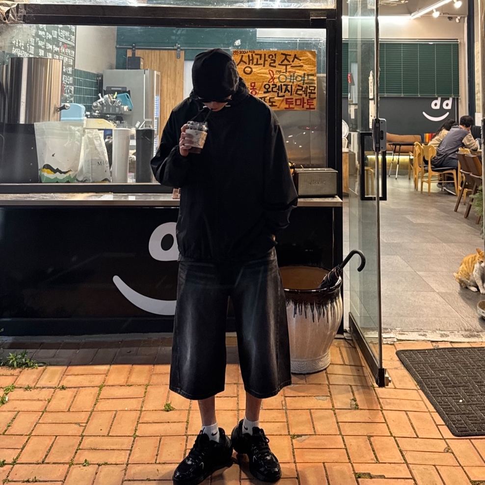 Givenchy TK-MX Runner Sneakers in Mesh Black 착용 스타일 - 1