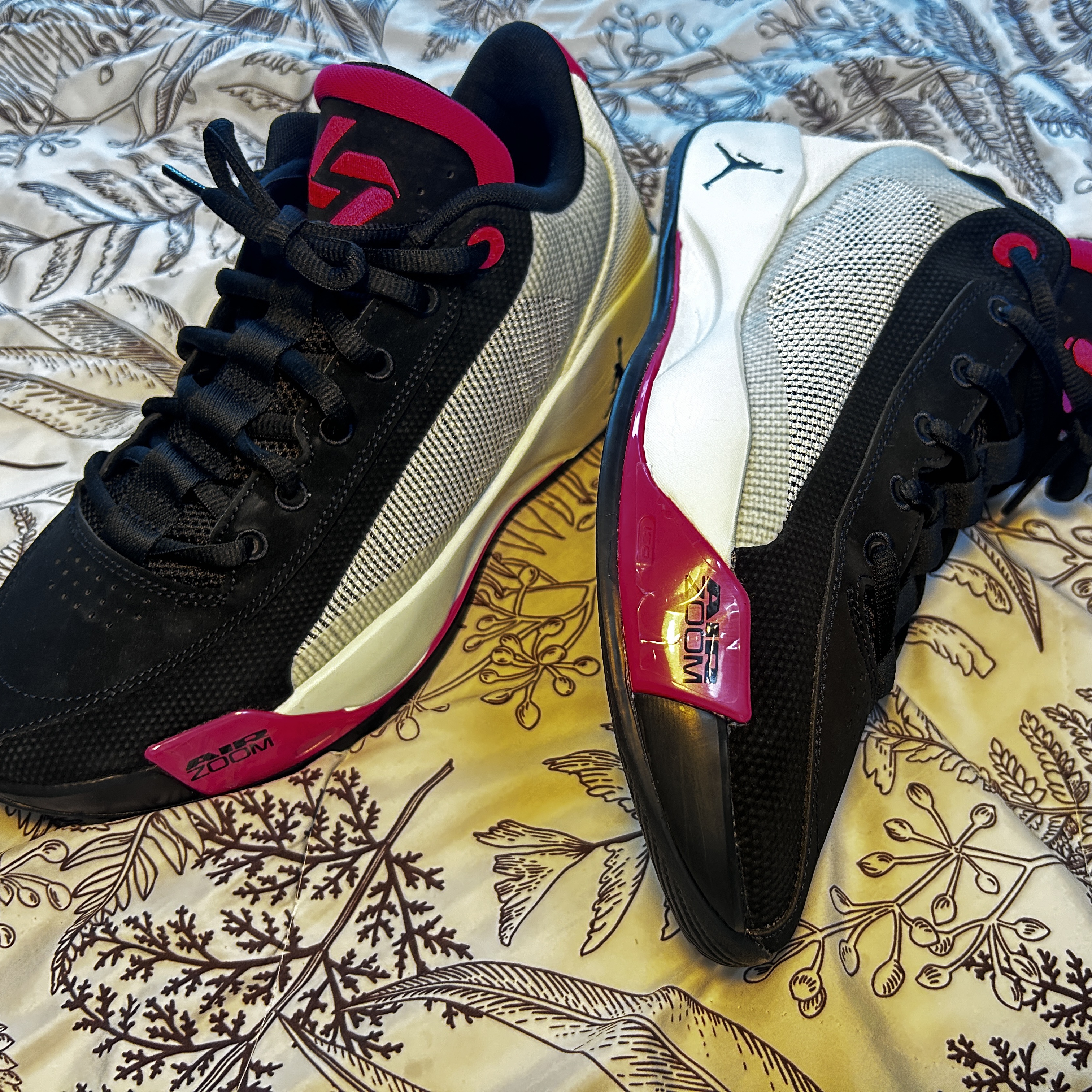 Jordan Luka .77 PF Black Hyper Pink 착용 스타일 - 2