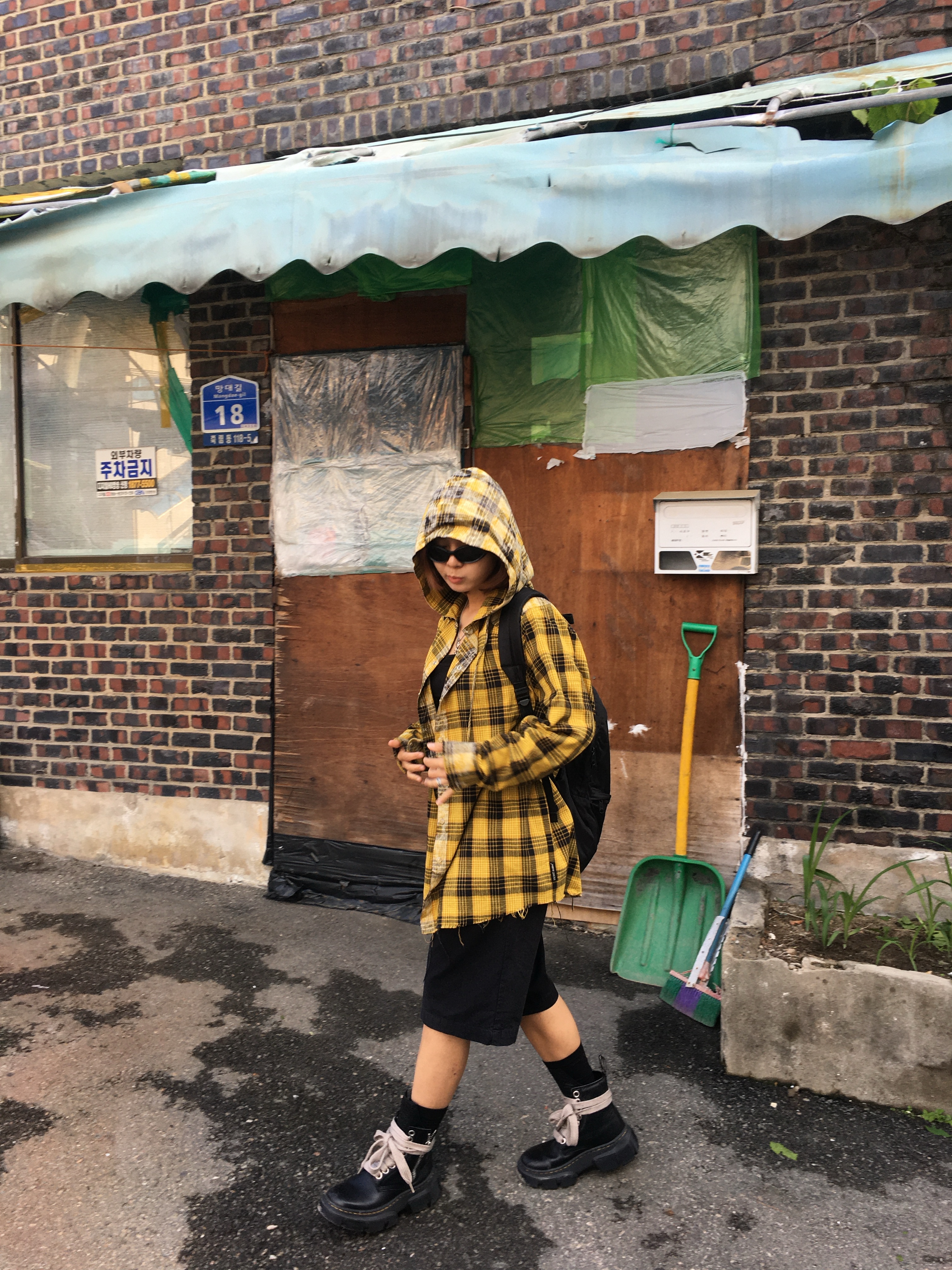 Dr. Martens x Rick Owens 1460 DMXL Jumbo Lace Boots Black, Vacant Archive Maha Check Hoodie Shirt Yellow 착용 스타일