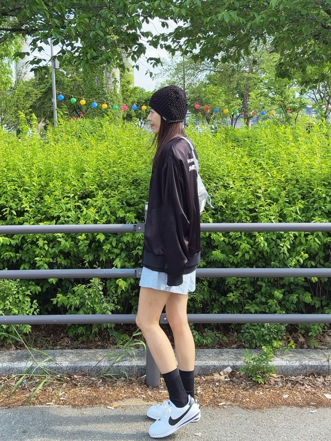 CDG '84-85 Staff Blouson Black, Uniqlo UT x Kaws Short Sleeve Graphic T-Shirt Black 착용 스타일 - 3