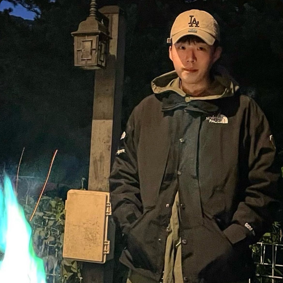 Arc'teryx Beta Jacket Black, (W) BAPE Milo Shark Full Zip Double Hoodie Black 착용 스타일 - 2