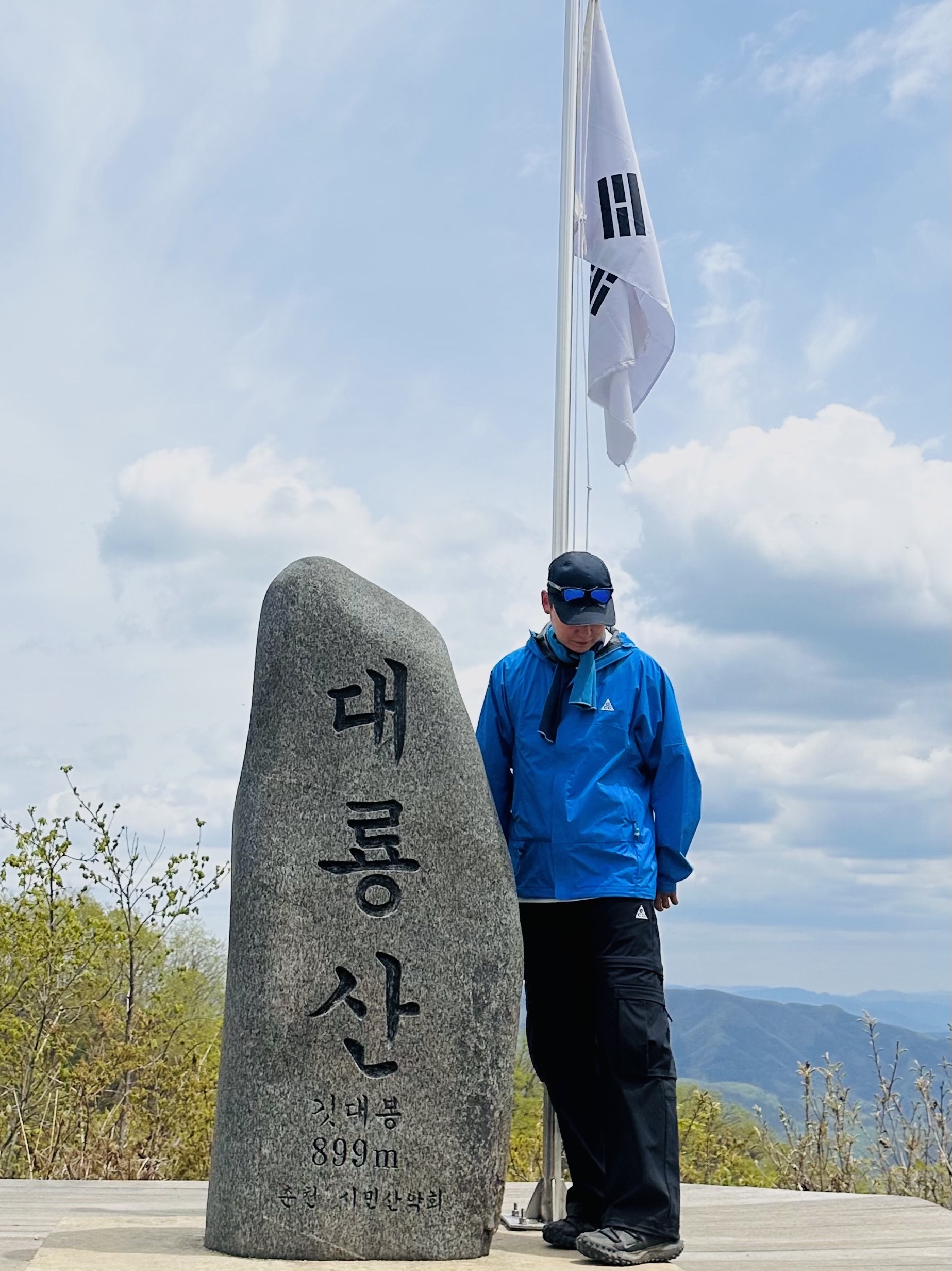 Nike ACG Storm-Fit ADV Cascade Rains Full Zip Jacket Light Photo Blue Summit White - Asia, Nike ACG LBR T-Shirt Summit White - Asia 착용 스타일