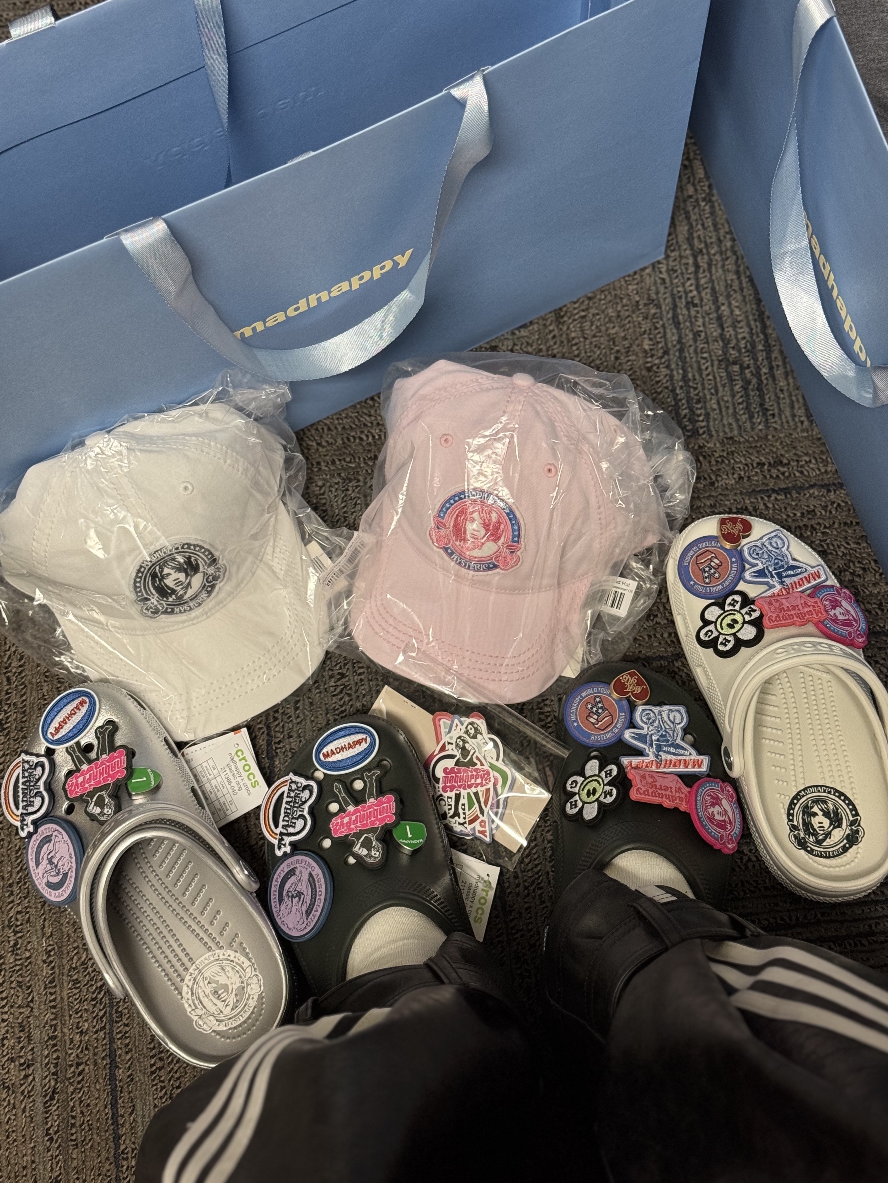 Crocs x Madhappy x Hysteric Glamour Classic Clog Kelp, Crocs x Madhappy x Hysteric Glamour Classic Clog White 착용 스타일 - 3