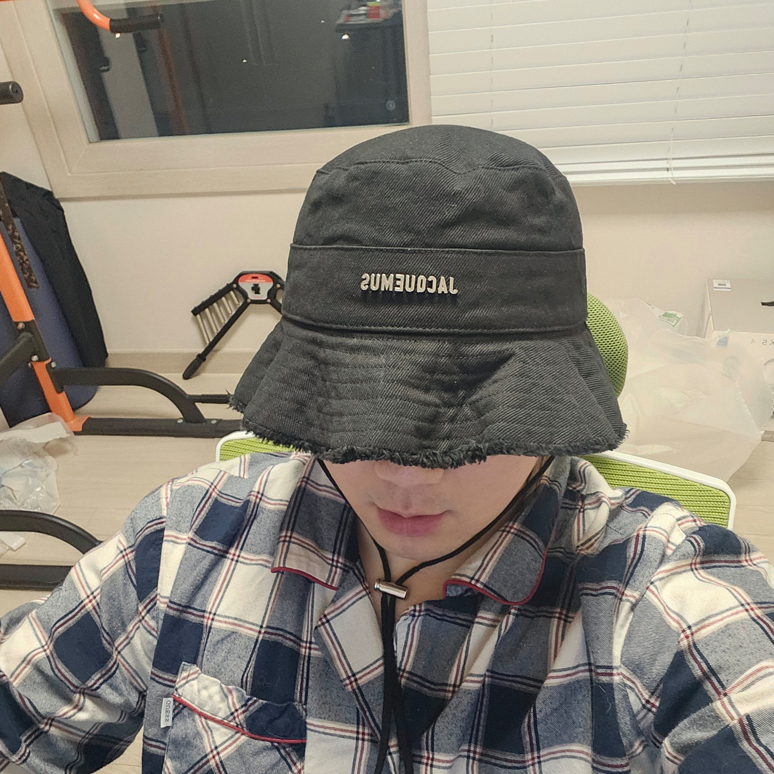 Jacquemus Le Bob Artichaut Bucket Hat Black 착용 스타일