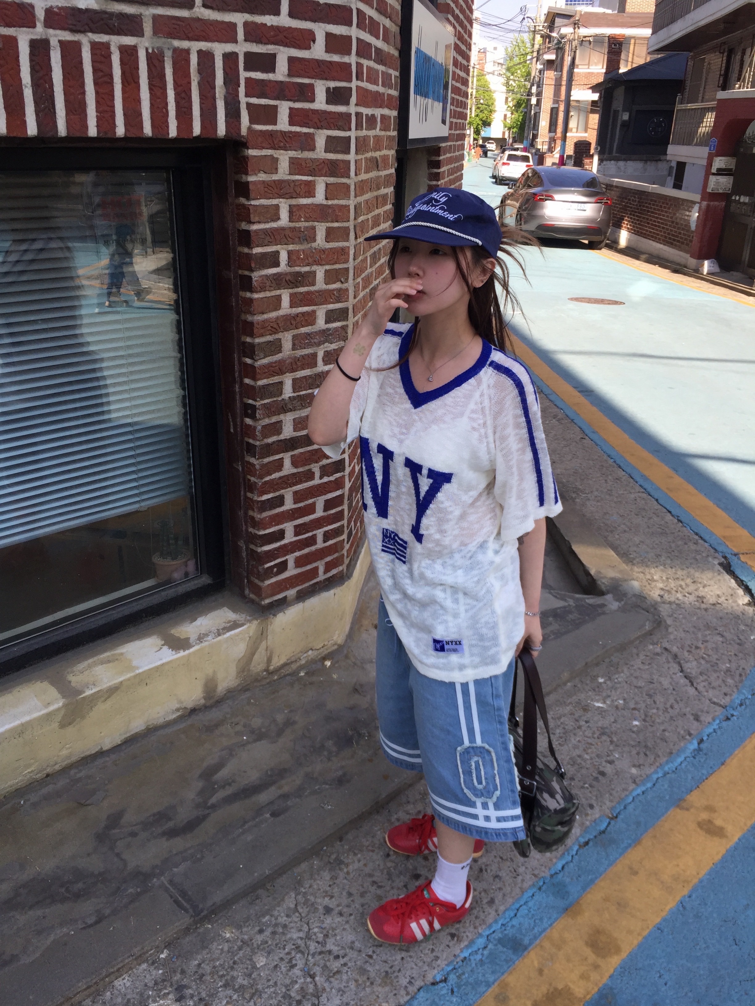 NYXX P.O.M Pouch Circular Bag Camo, NYXX Ny Flag V-Neck Knit Heather Gray 착용 스타일 - 2