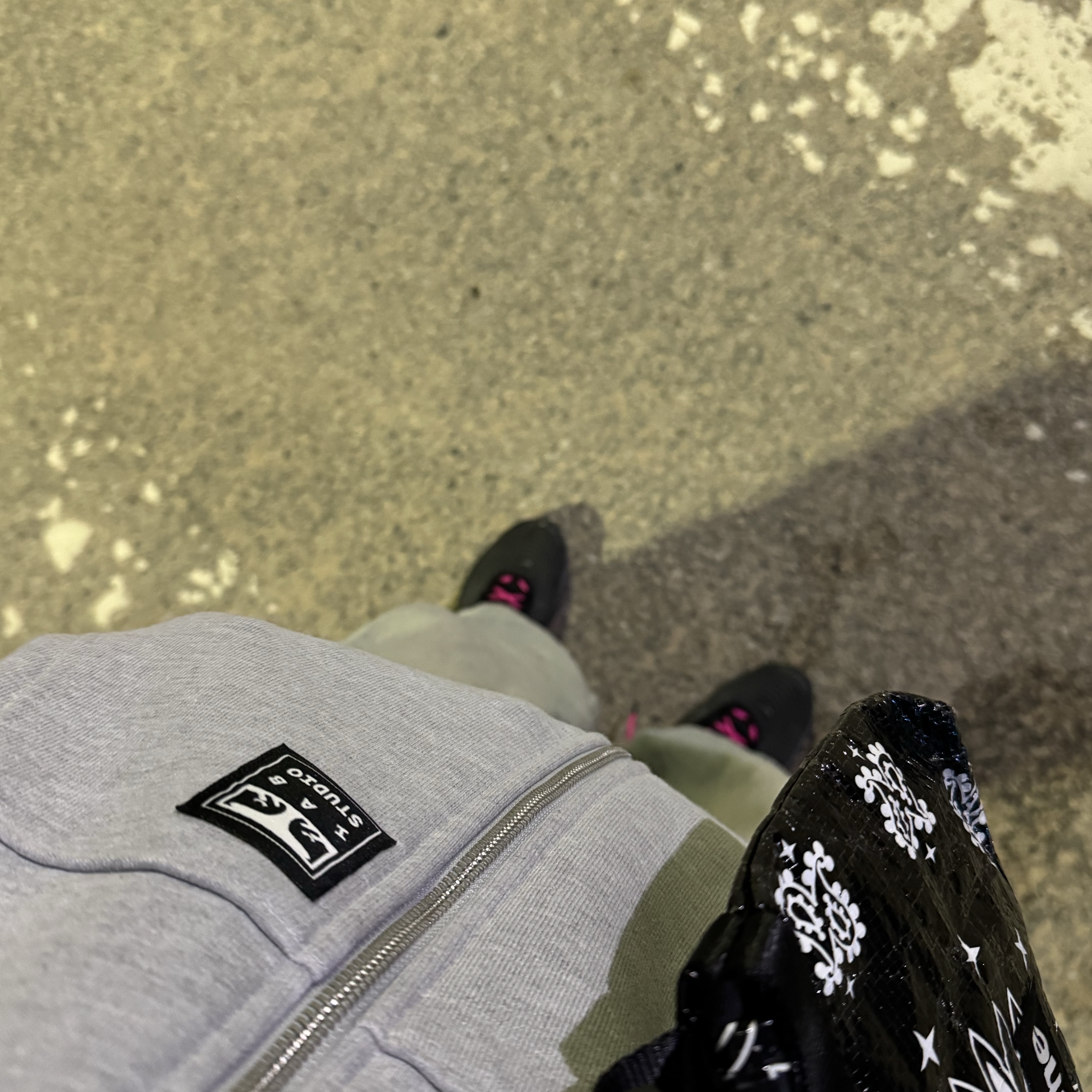 Nike Air Max Dn Black Light Crimson, IAB Studio x Obey Icon Extra Heavy Zip Hoodie Grey Heather 착용 스타일