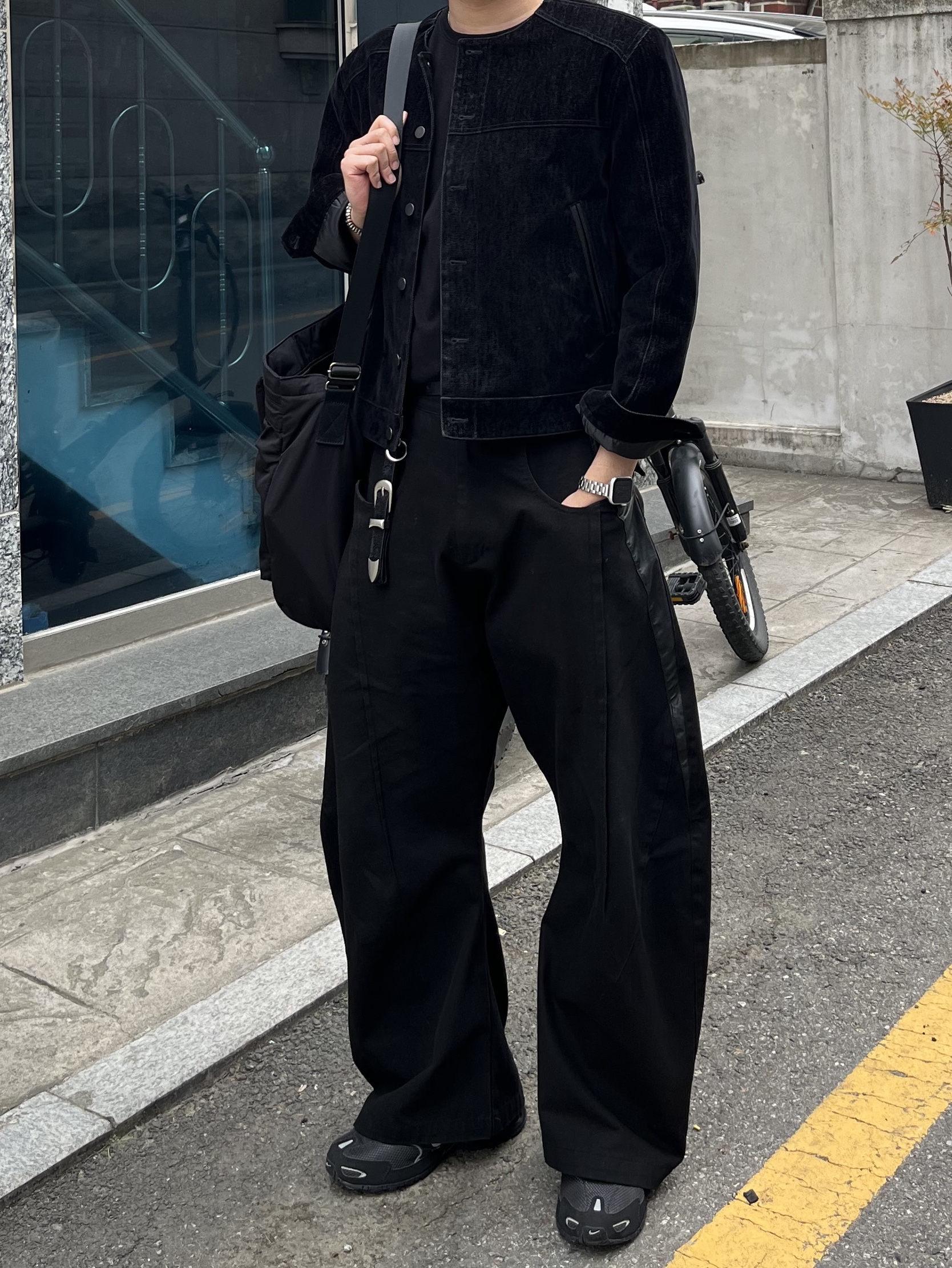 Nike Air Max Torch 4 Anthracite Metallic Silver, Haleine Cropped Collarless Jacket Black (VJ314) 착용 스타일