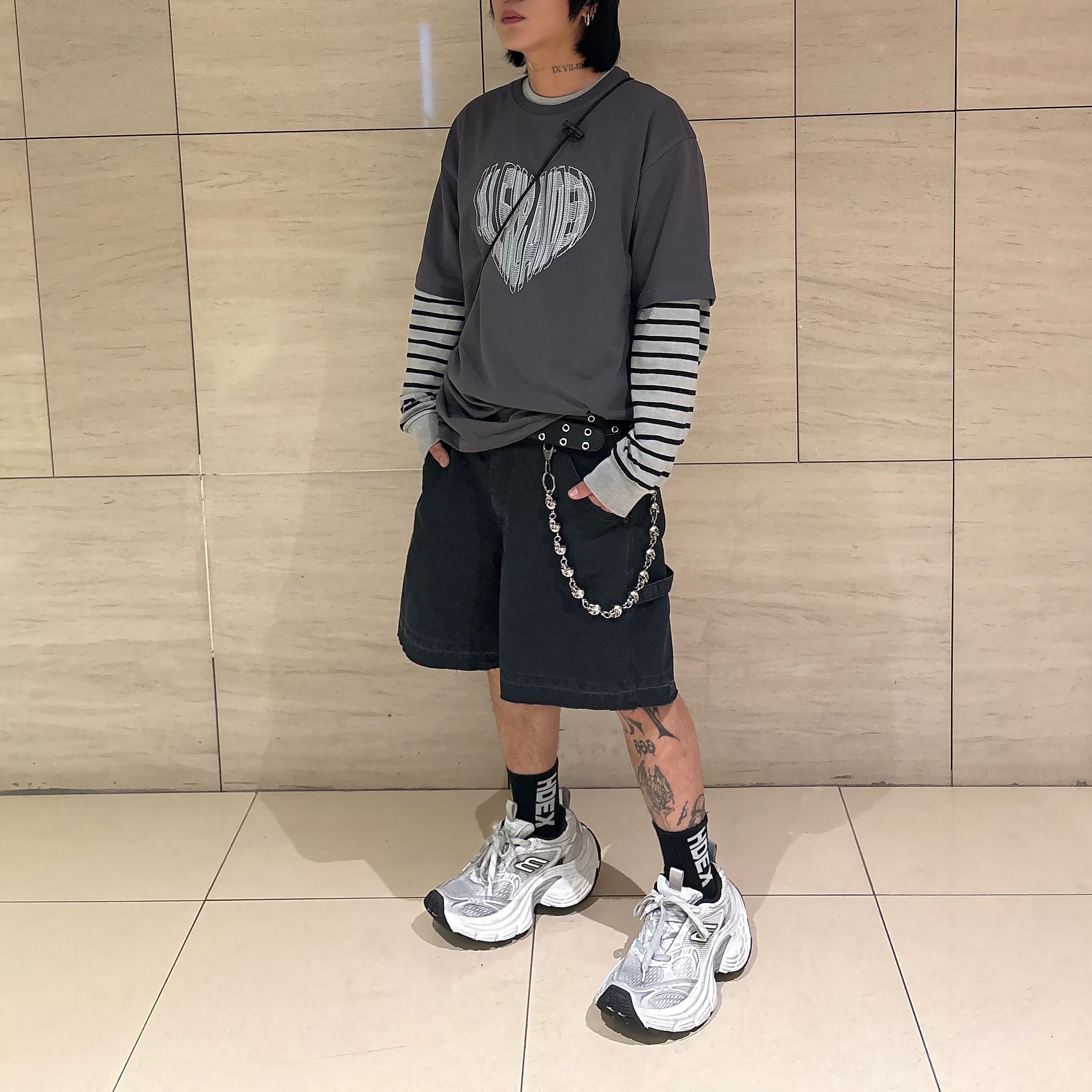 Balenciaga 10XL Sneakers White Grey Silver Black 착용 스타일 - 3