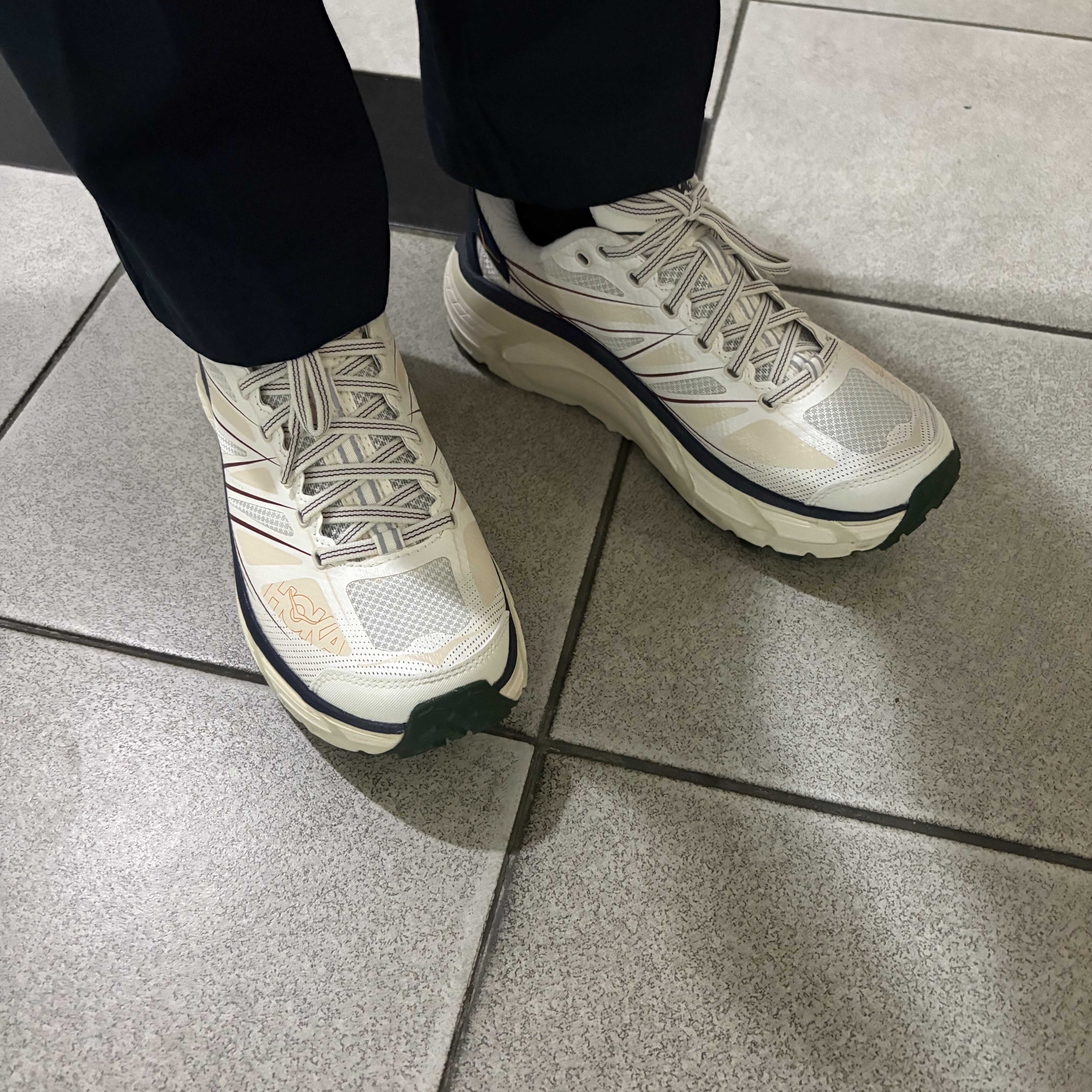 Hoka Mafate Speed 2 Alabaster Oat Milk 착용 스타일 - 2