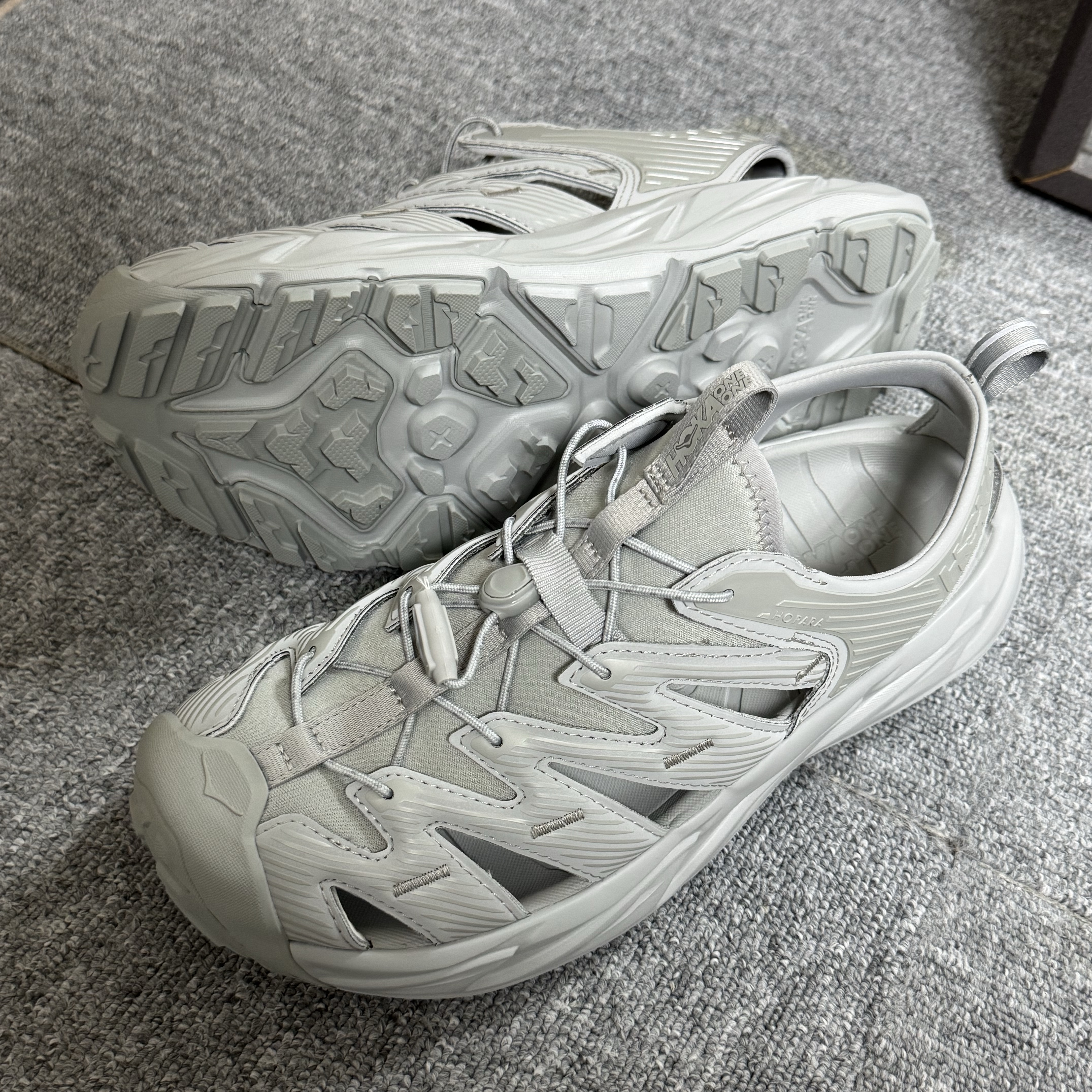 Hoka Hopara Stellar Grey, Hoka Hopara Black Castle Rock 착용 스타일
