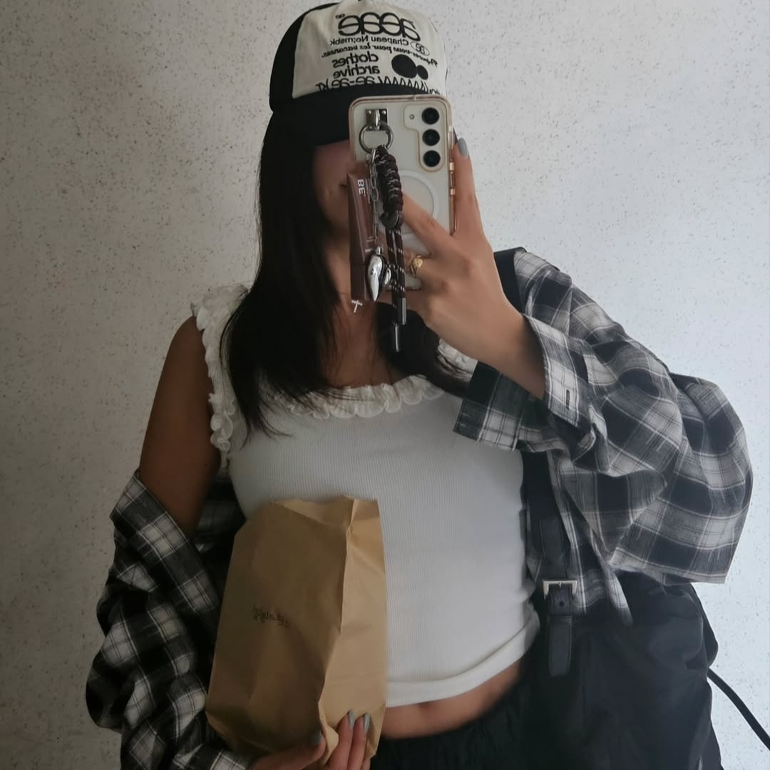 AEAE Web Logo Mesh Cap Black 착용 스타일