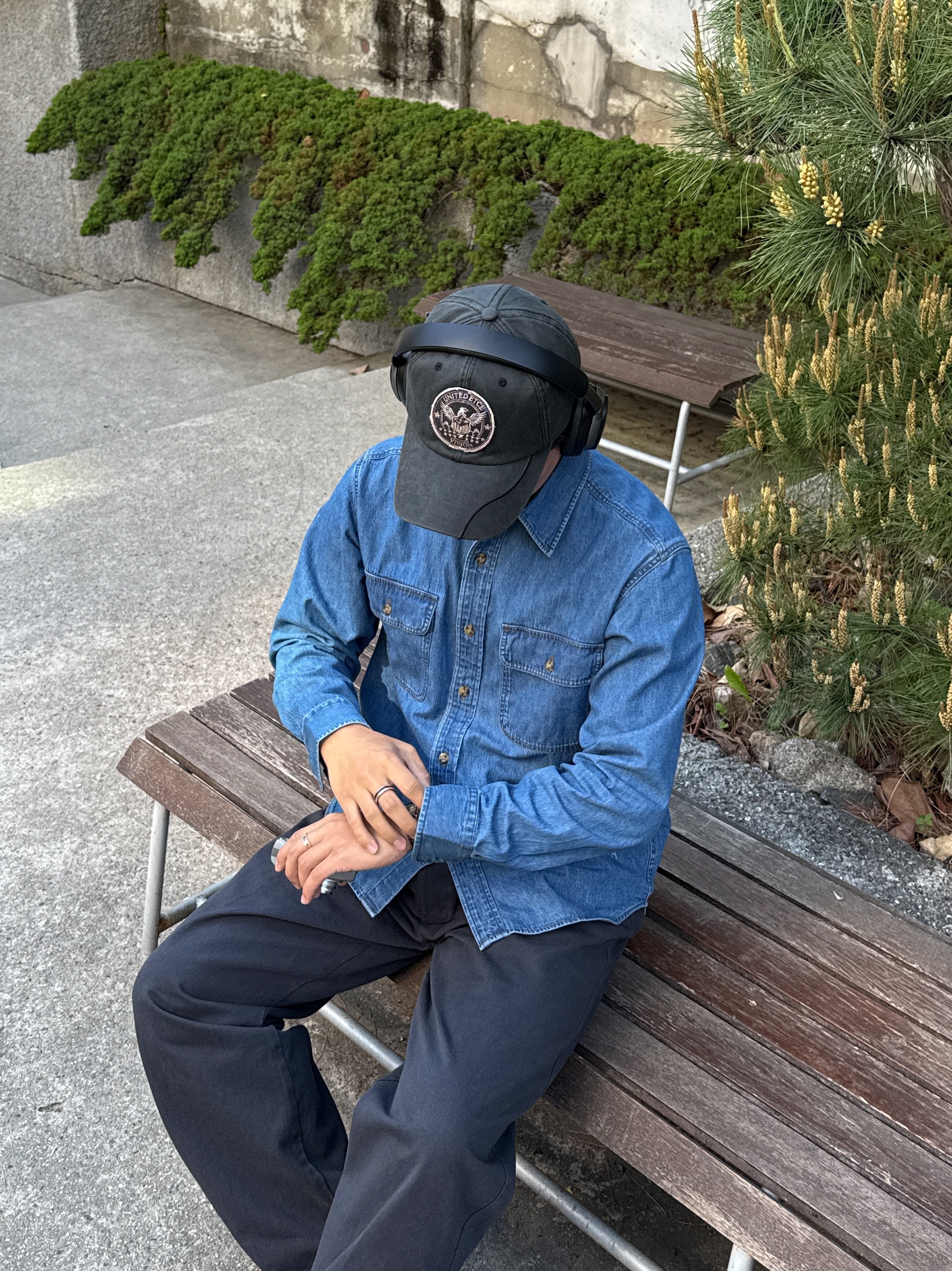 On Running x Post Archive Faction (Paf) Cloudventure Peak Ice Moon, Uniqlo x JW Anderson Denim Shirt Blue - KR 착용 스타일 - 7
