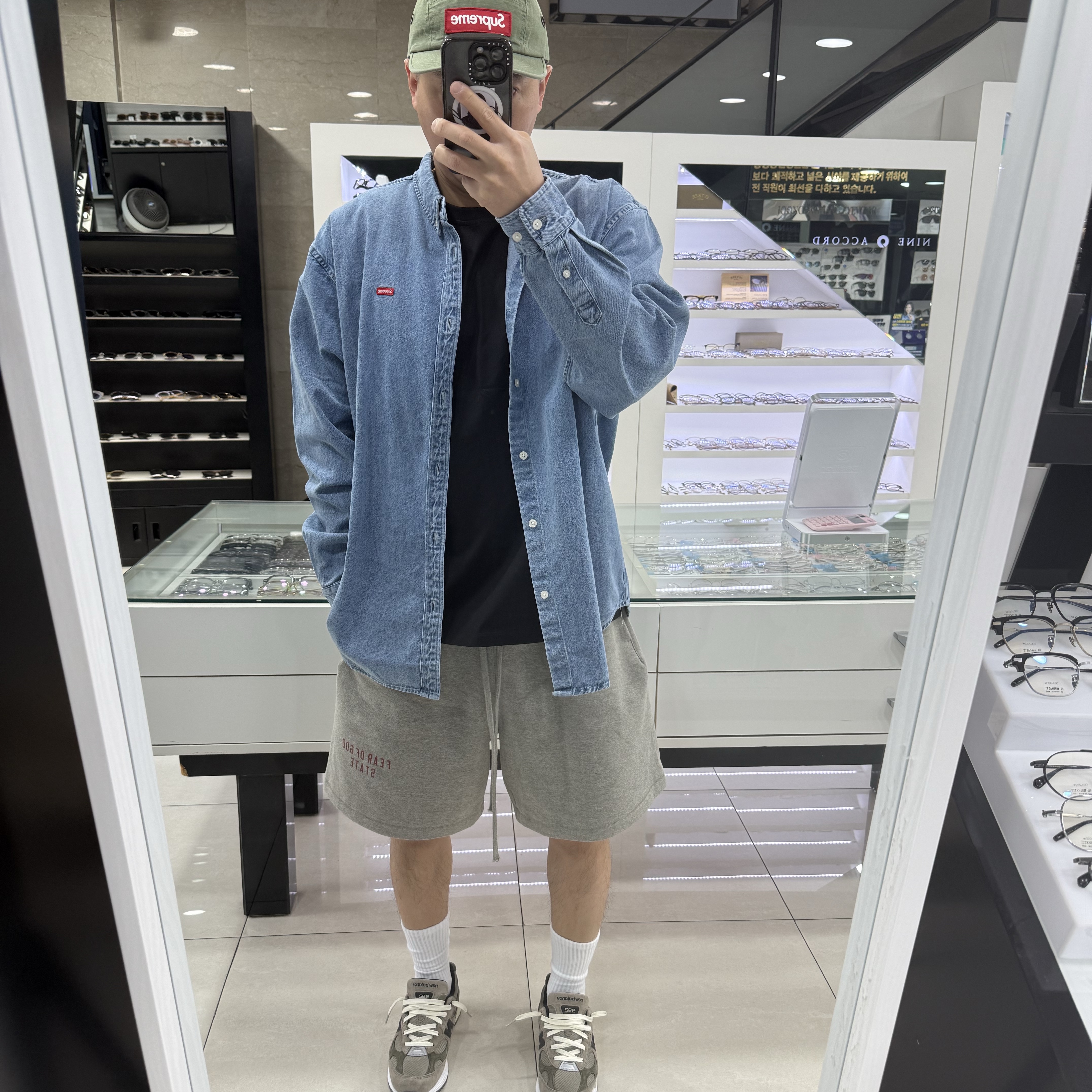 Supreme Military Camp Cap Olive - 24FW, Supreme Small Box Denim Shirt Washed Indigo - 25SS 착용 스타일
