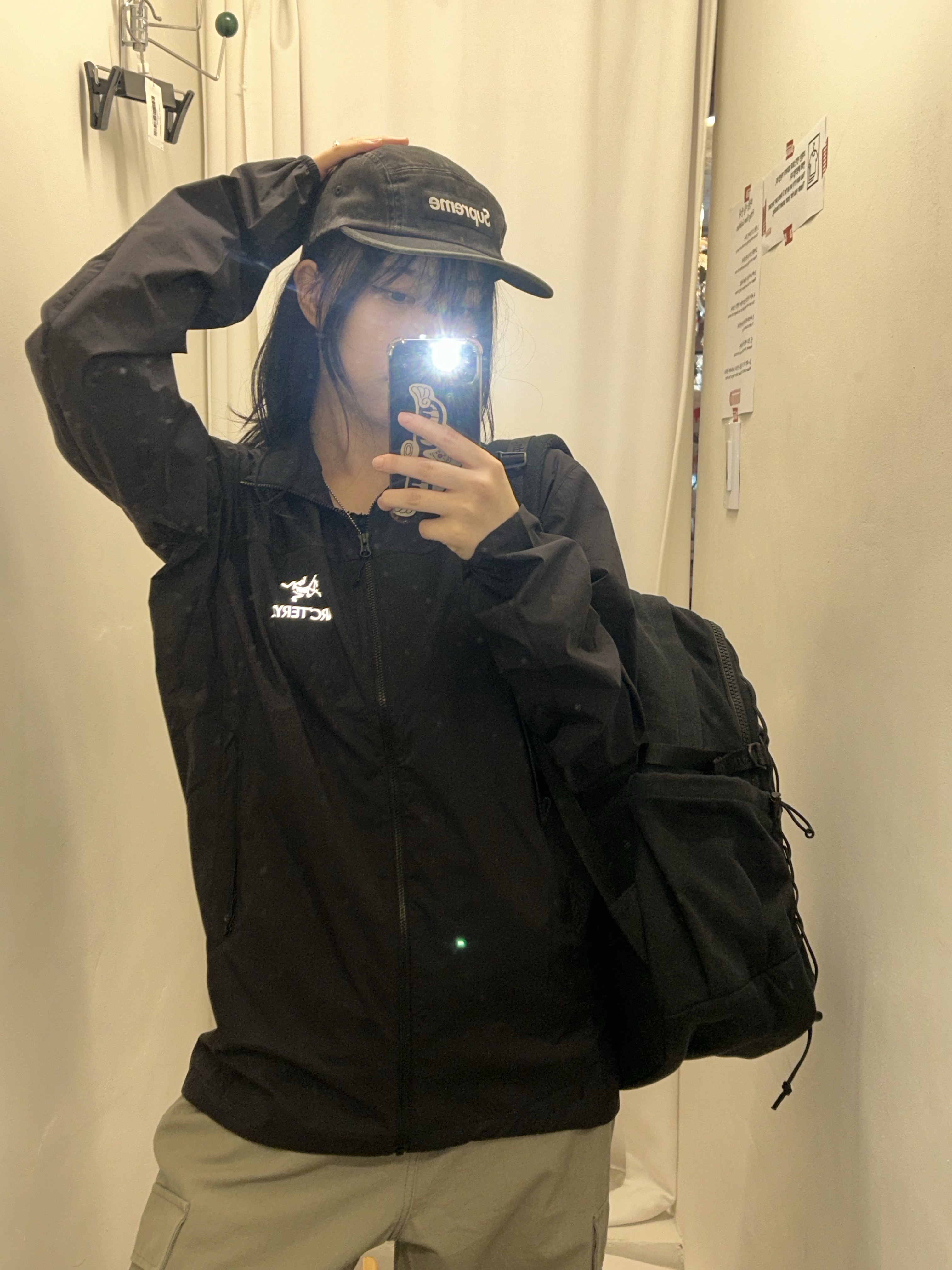 Arc'teryx Squamish Jacket Black, Supreme Washed Chino Twill Camp Cap Black - 25SS 착용 스타일 - 2