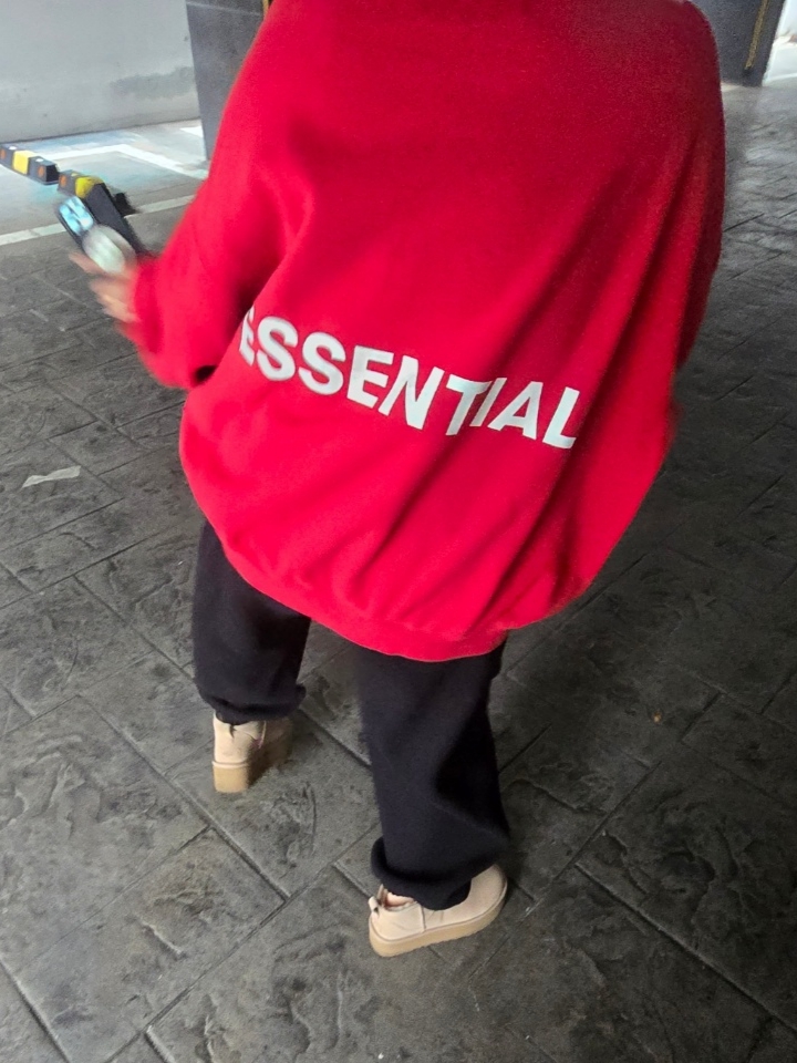 Undermycar Mu.03 Anti Fxxking Logo Play Oversized Sweat Jogger Black 착용 스타일 - 4
