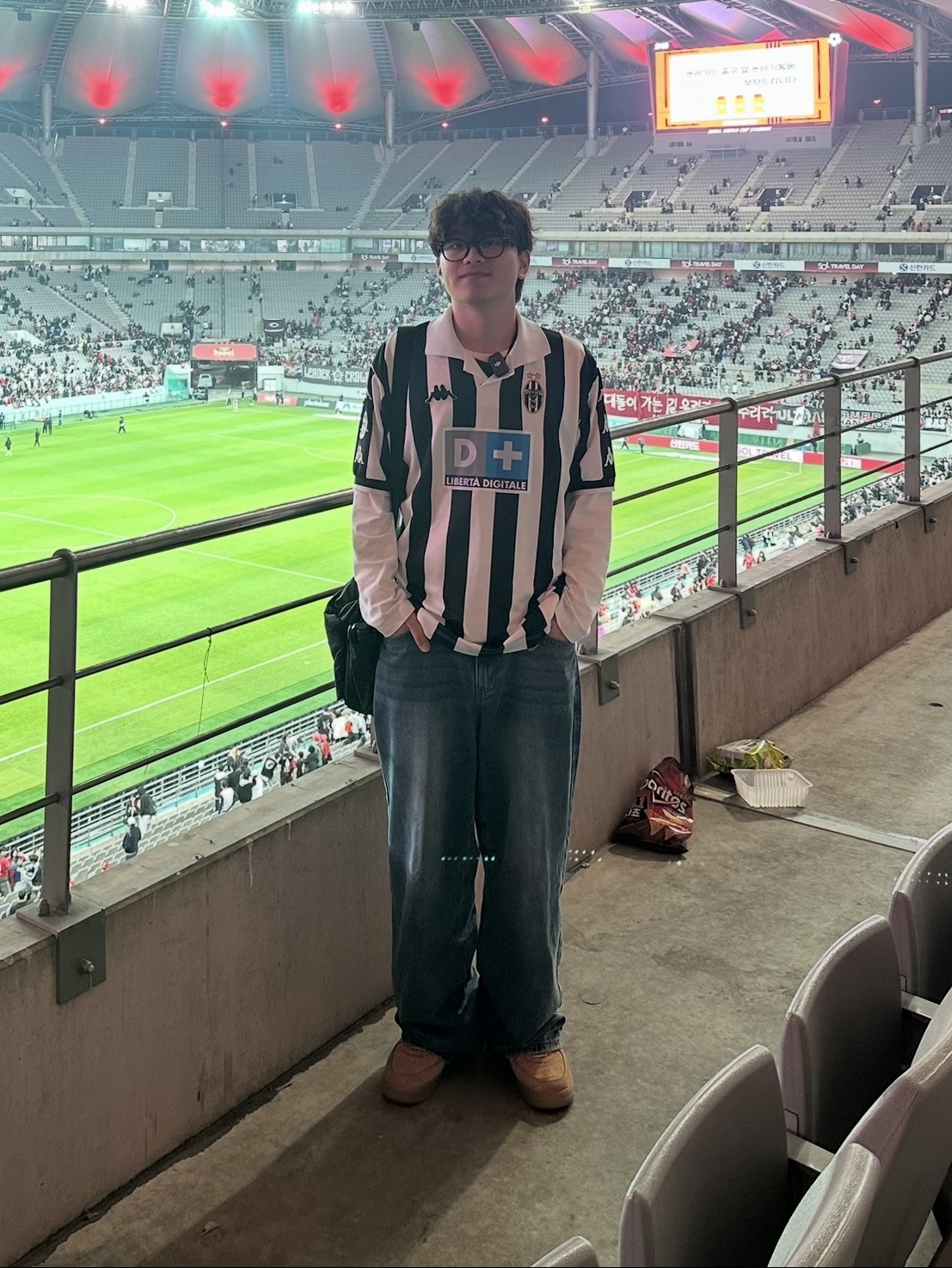 Adidas Juventus 2024/25 Home Jersey White Black - KR Sizing (Non Marking Ver.), Nike x Supreme Air Force 1 Low Flax 착용 스타일