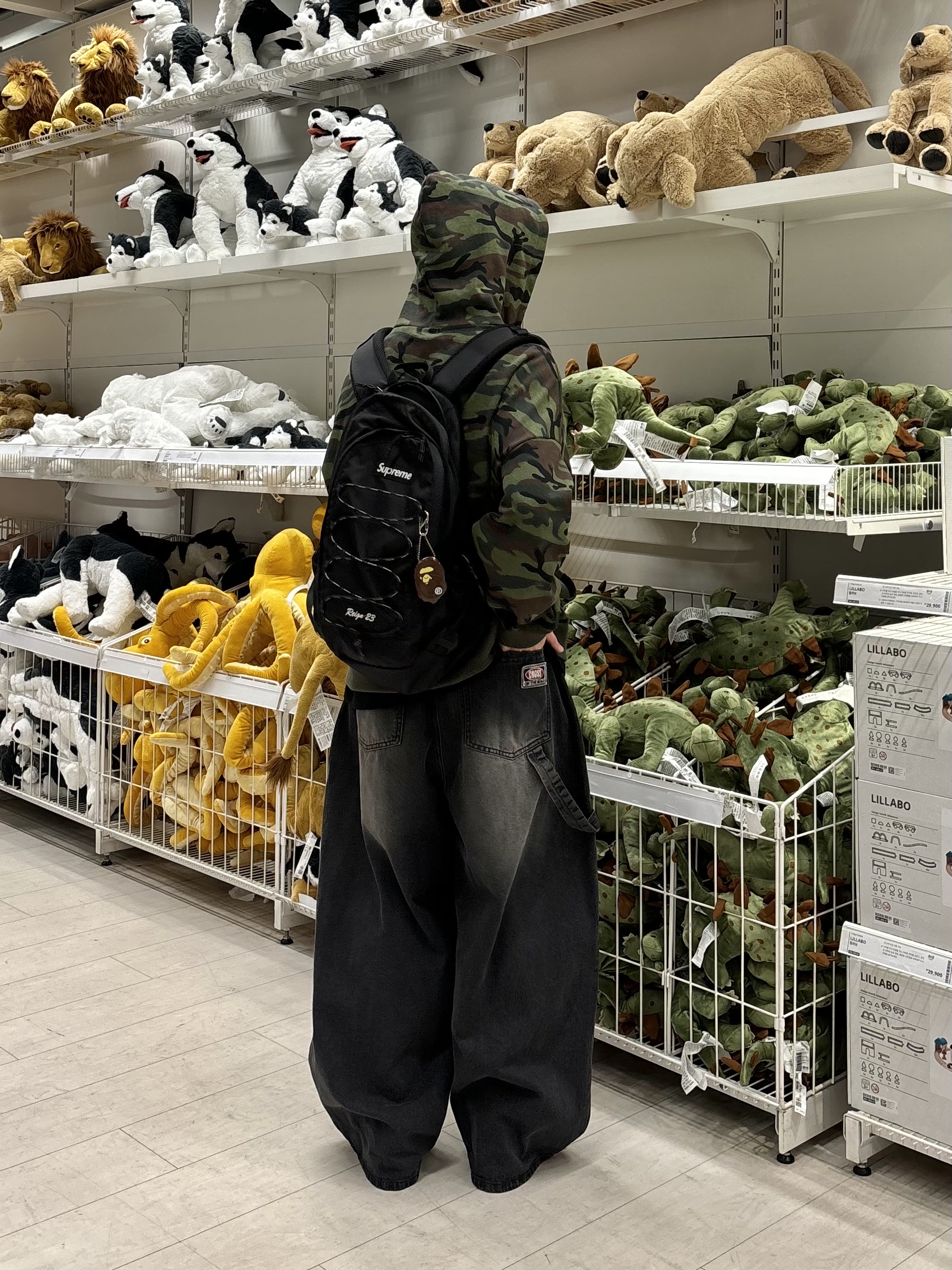 Supreme Backpack Black - 22SS, BAPE Ape Head Coin Case M Brown 착용 스타일 - 1