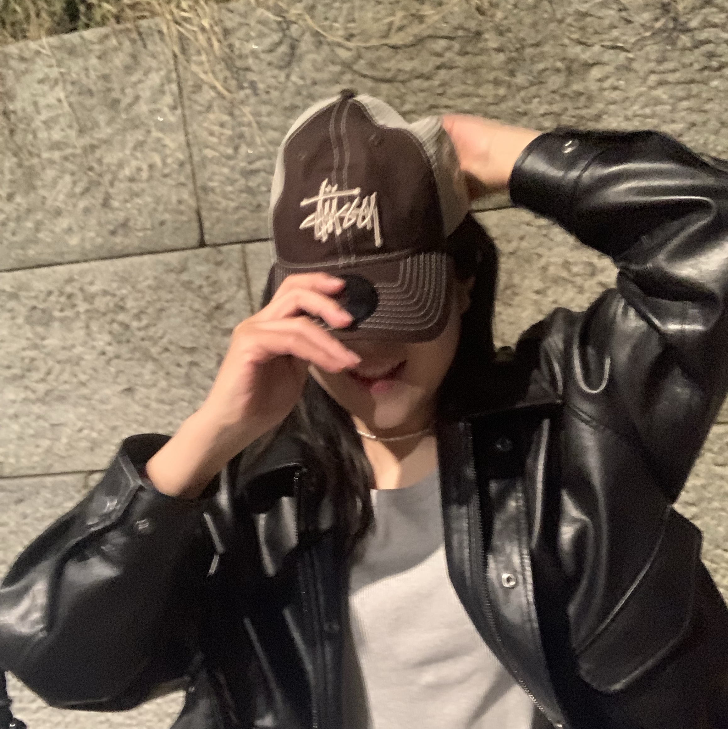 Stussy New Era 9twenty Basic Trucker Brown 착용 스타일