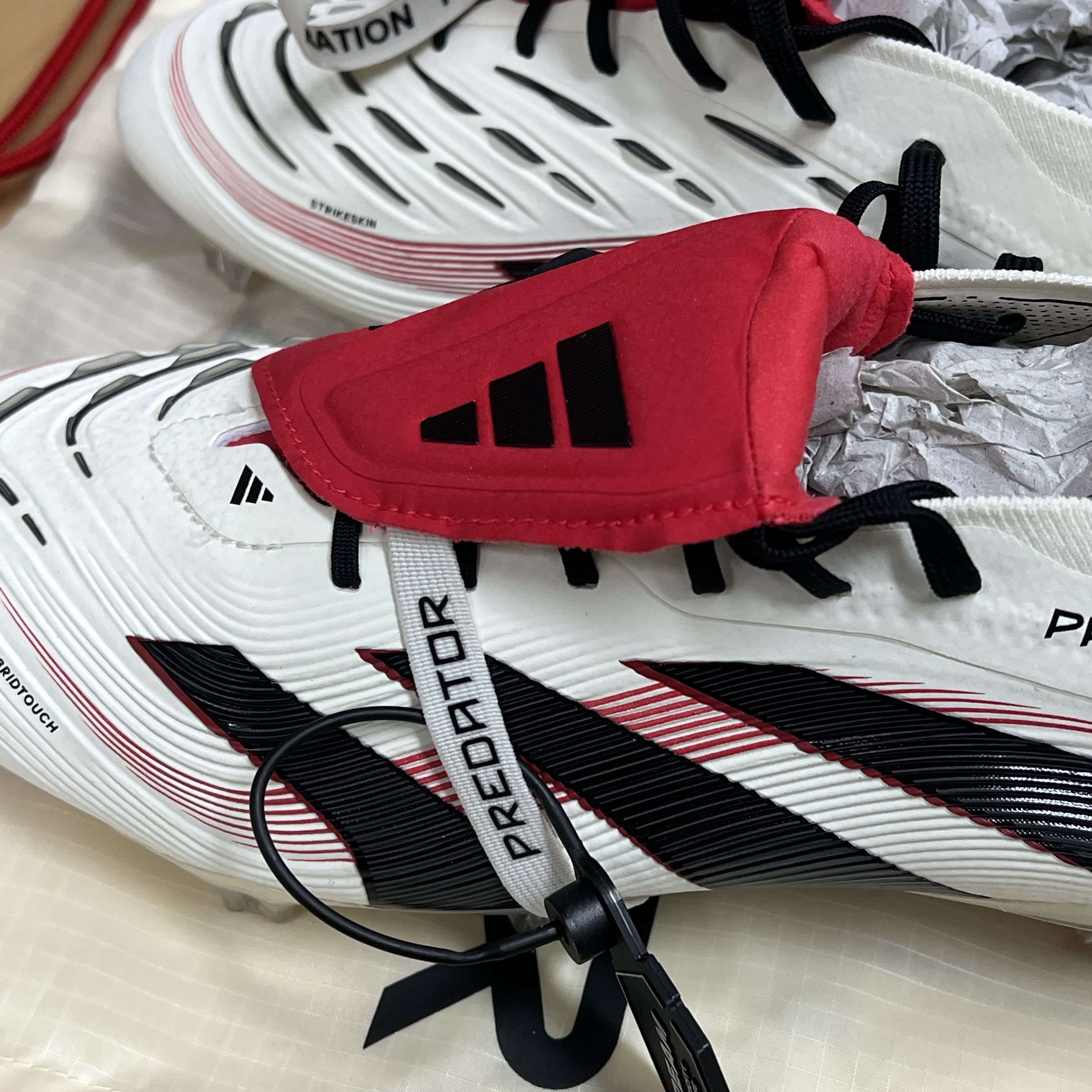 Adidas Predator Elite Foldover Tongue FG Off White Core Black 착용 스타일