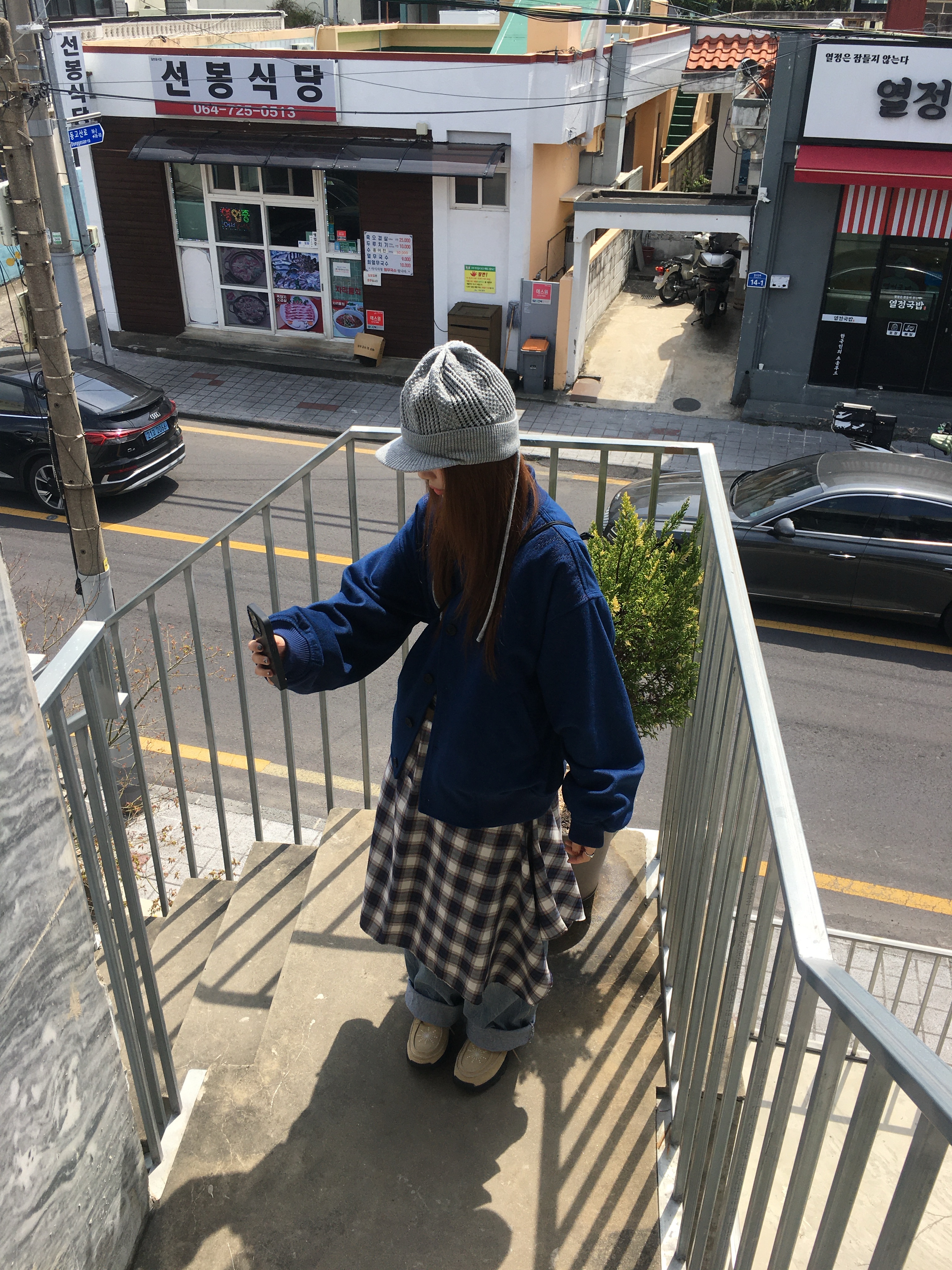 COYSEIO Coy Visor Crochet Beanie Melange Grey, [KREAM 단독] Millo Archive X Negative Three Crescendo Desert Boots Beige 착용 스타일 - 1