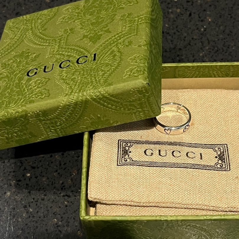 Gucci Blind For Love Ring Silver 착용 스타일