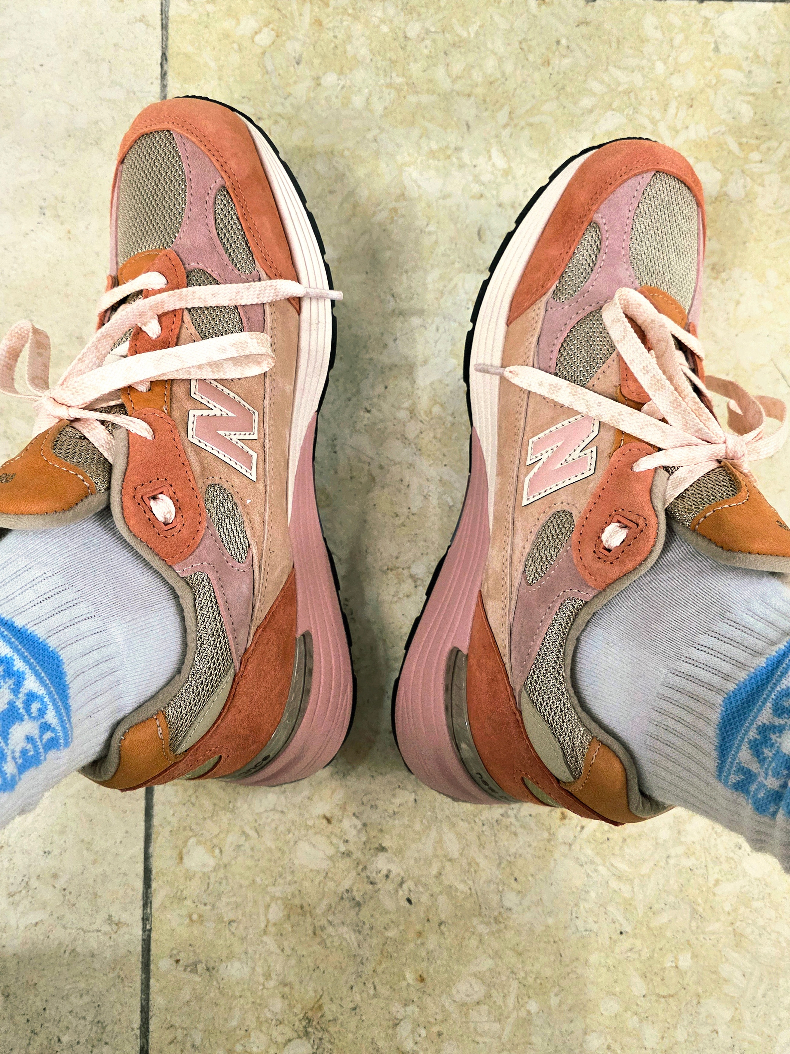 New Balance x Joe Freshgoods 992 Made in USA Aged Well, Supreme Box Logo Hooded Sweatshirt Dusty Pink - 24FW 착용 스타일 - 1
