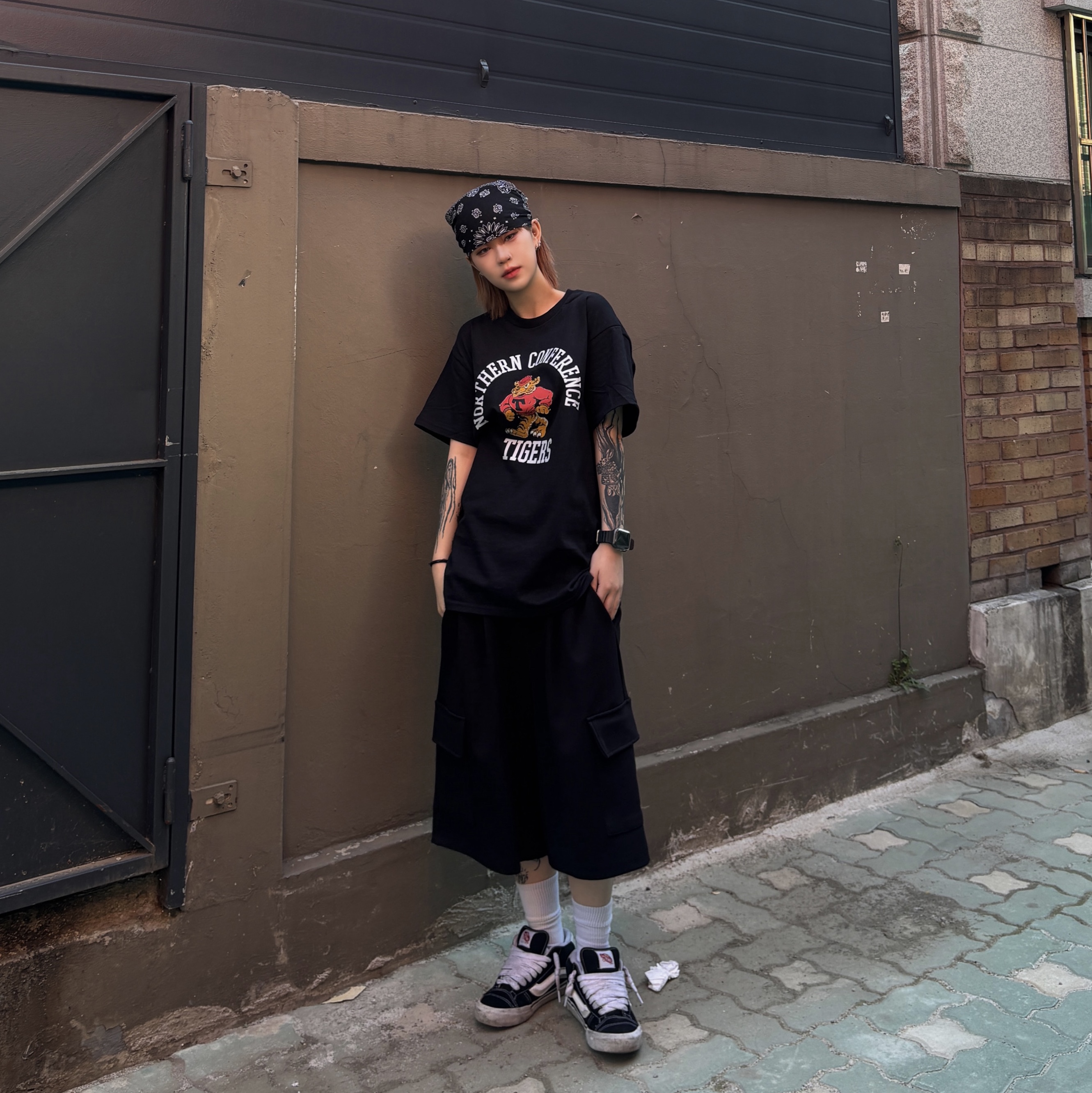 Gildan X American Collection Tiger T-Shirt Black 착용 스타일 - 2