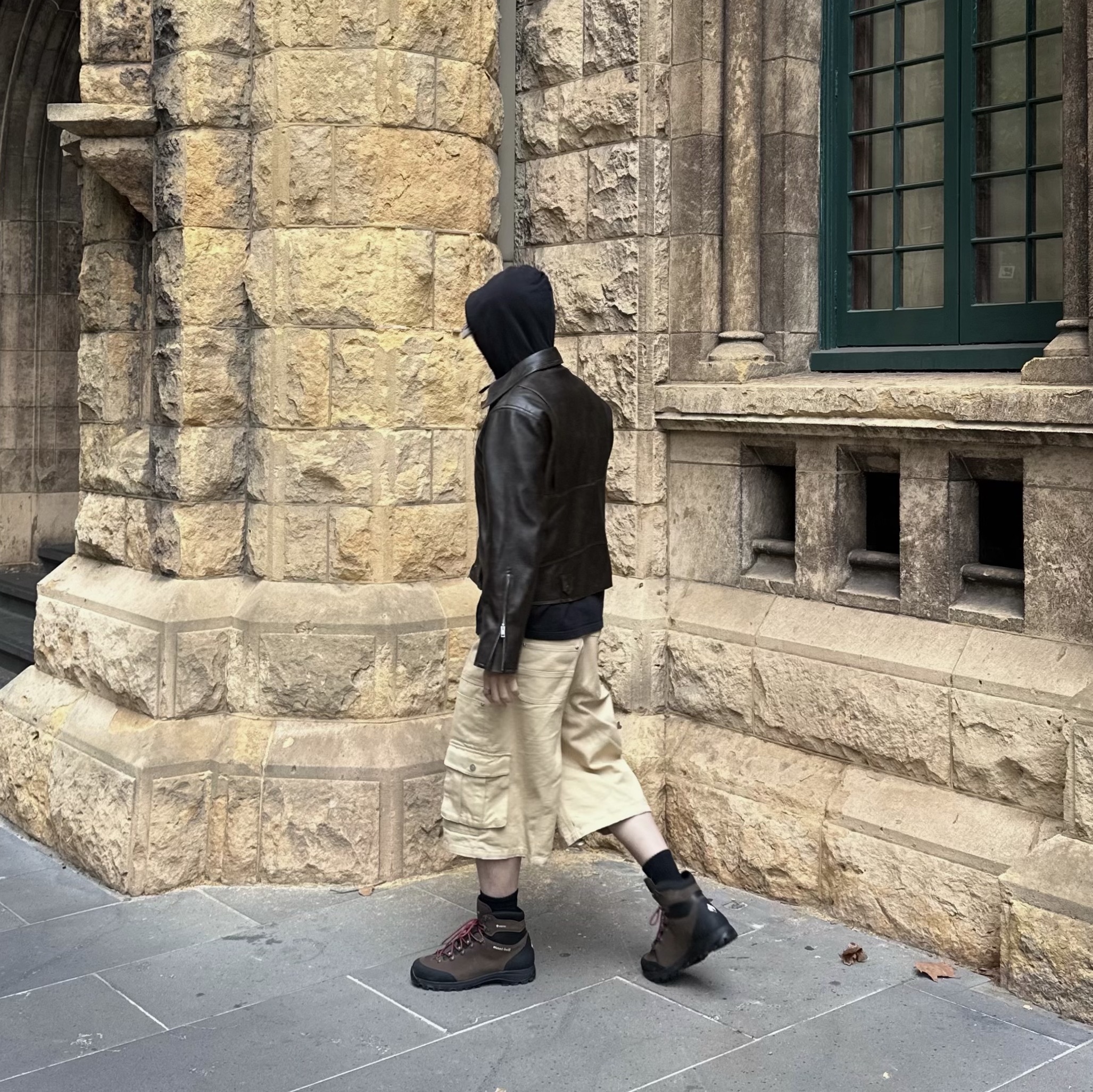 Haleine 3D Distressed Faux Leather Jacket Brown (VJ302), Vacant Archive Moksha Bermuda Pants Beige 착용 스타일 - 3