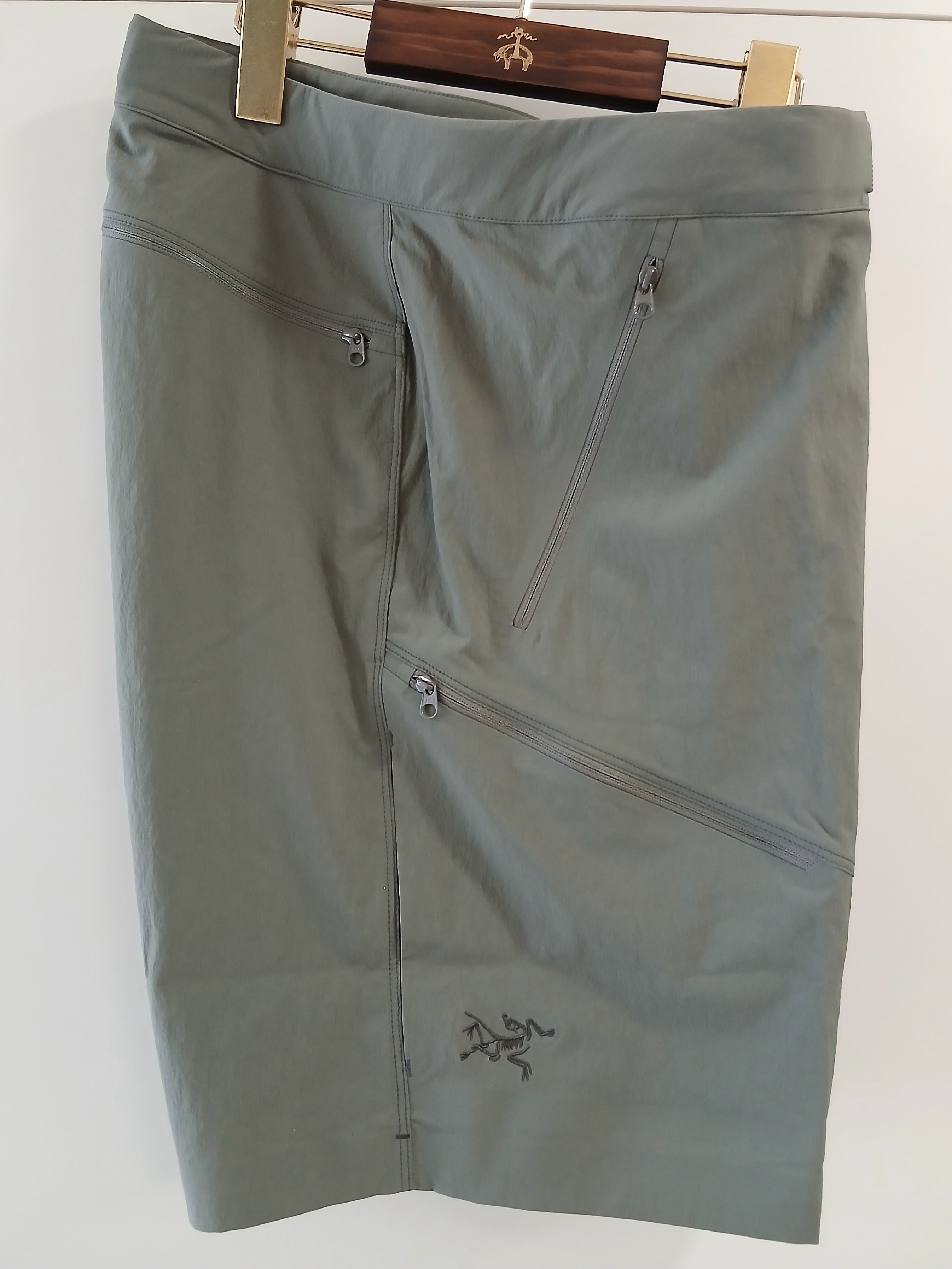 Arc'teryx Gamma Quick Dry Shorts 9 Inch Black 착용 스타일 - 3